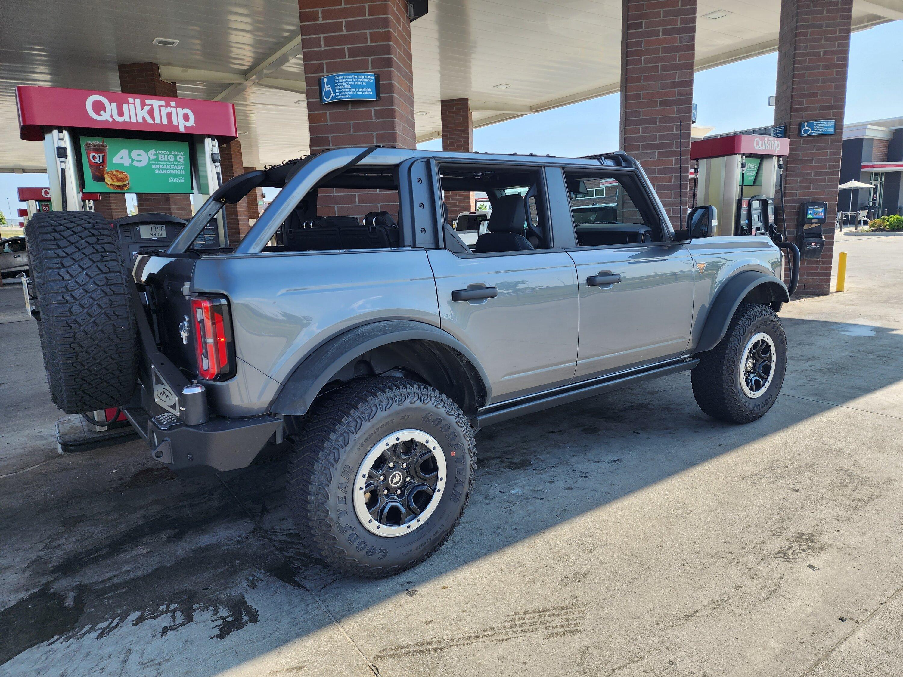Ford Bronco CARBONIZED GRAY Bronco Club 20230528_094203