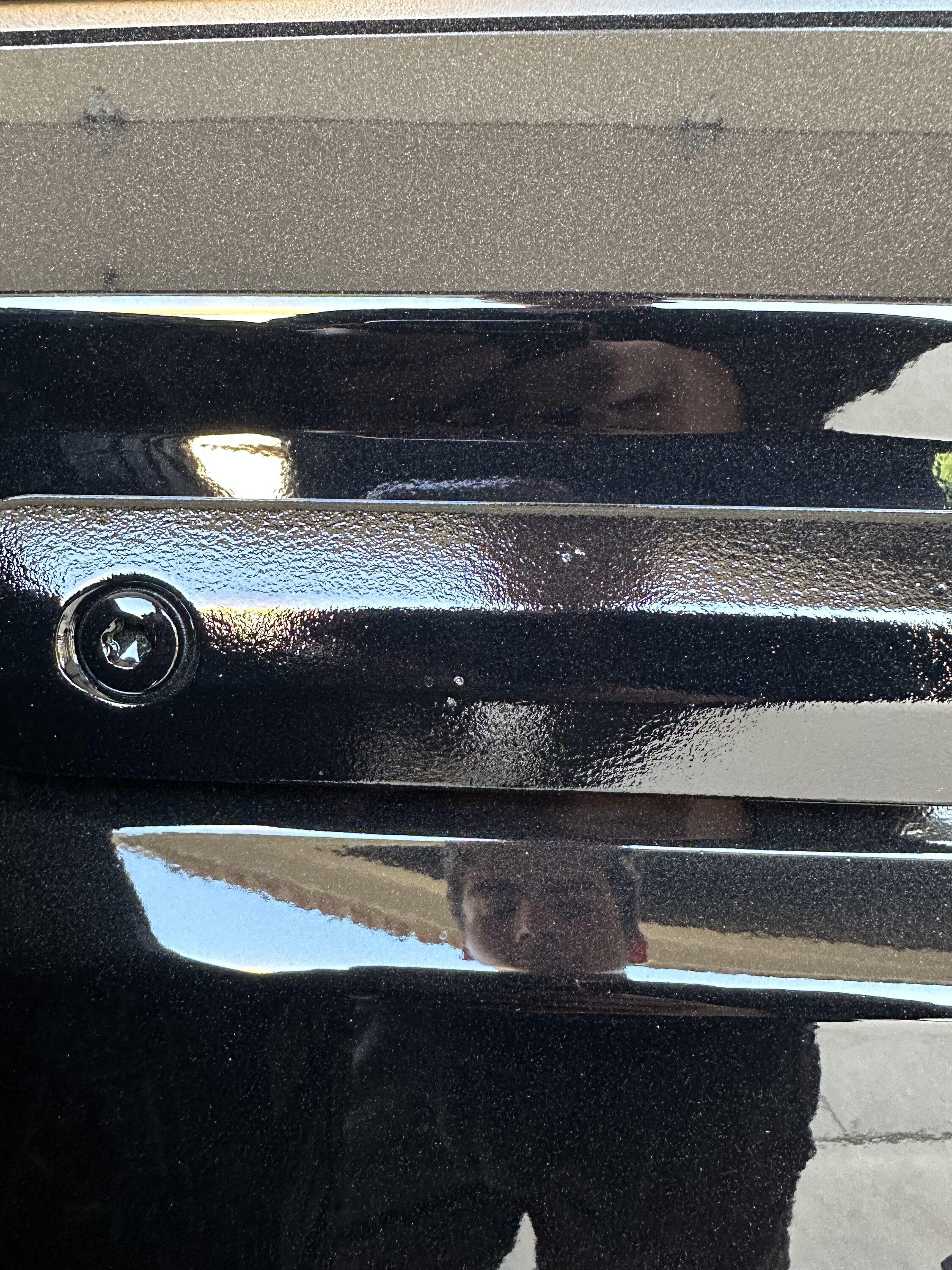 Ford Bronco Tailgate hinges have little bumps / bubbles IMG_9834