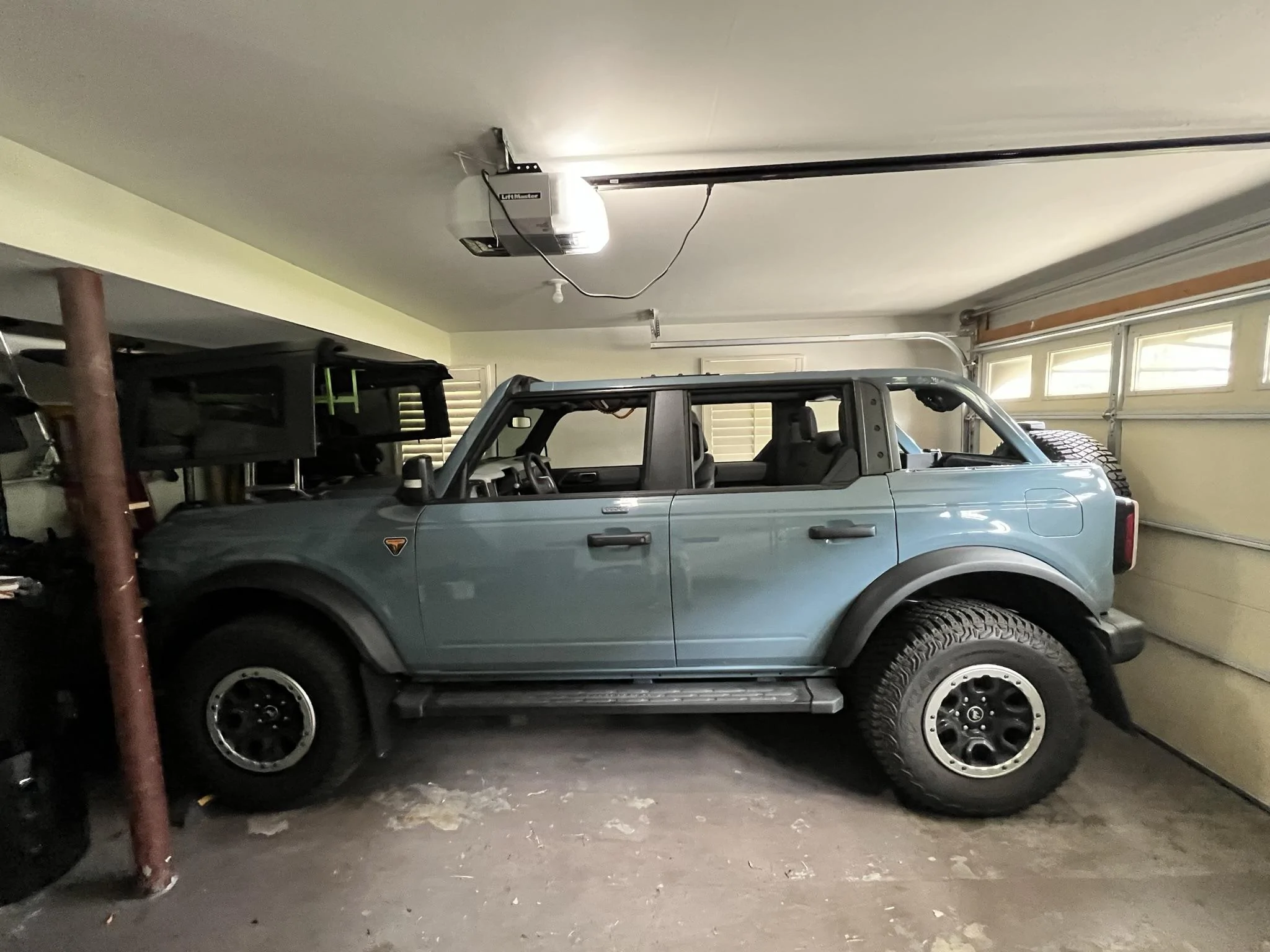Ford Bronco TopLift Pro vs. RollnJack IMG_3203
