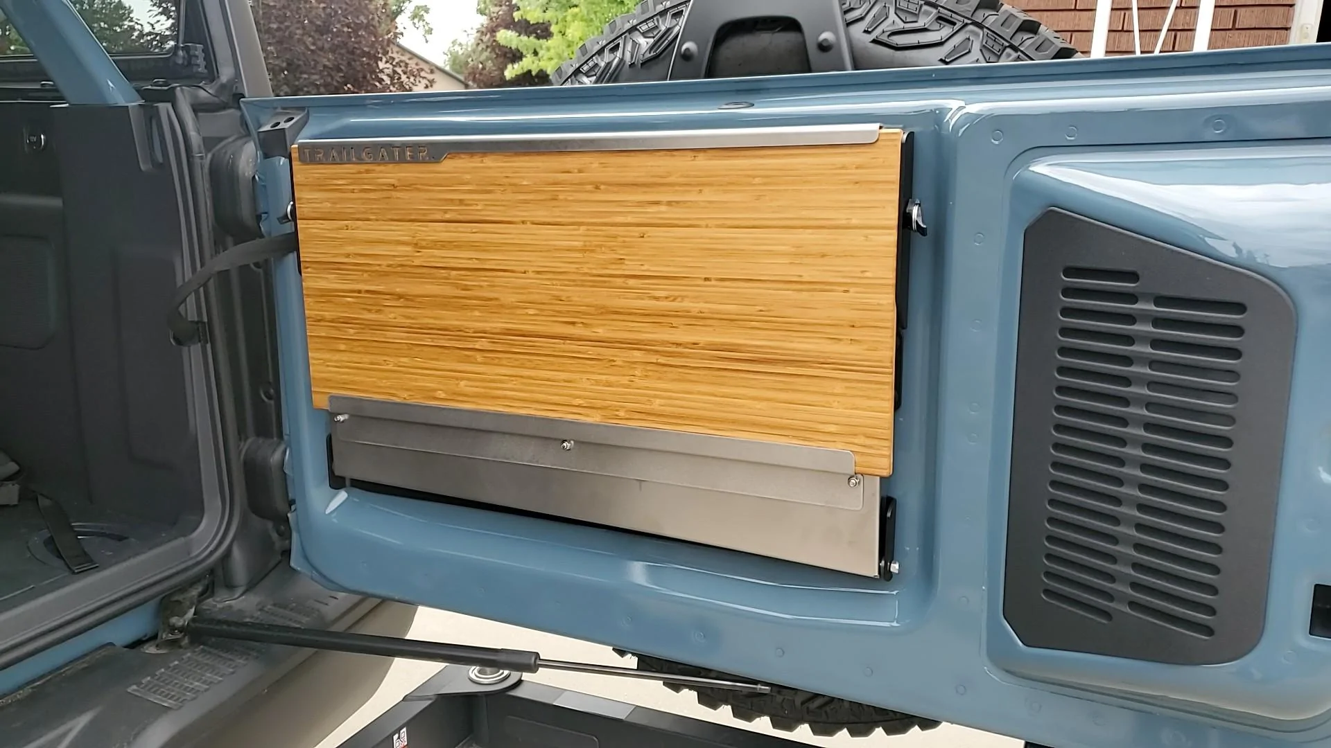Ford Bronco What's the best tailgate table? IMG_20230601_164134_01