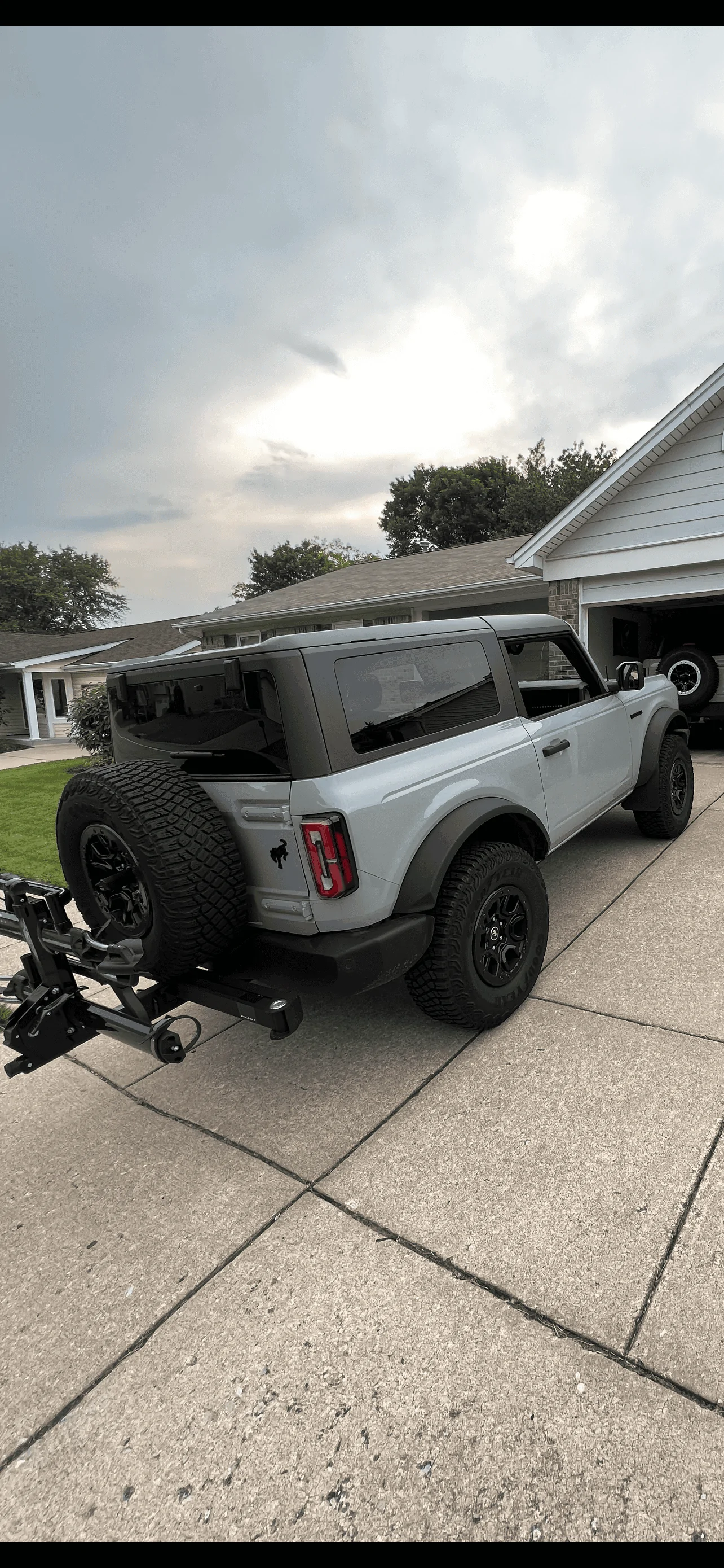 Ford Bronco Bike rack that fits 2 bikes on 4-door Bronco? 023D2480-861C-4233-A466-74A6431C22A7