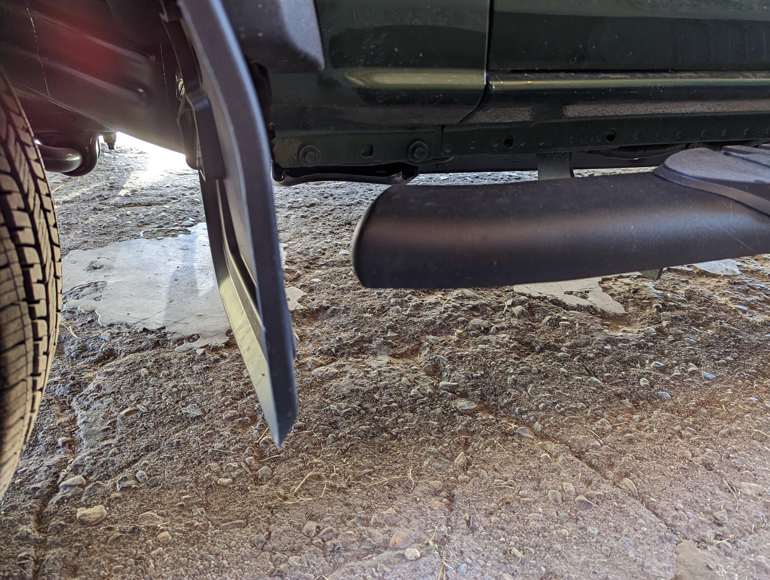 Ford Bronco Nerf bar/side steps that fit with OEM mud flaps? PXL_20230608_163852998