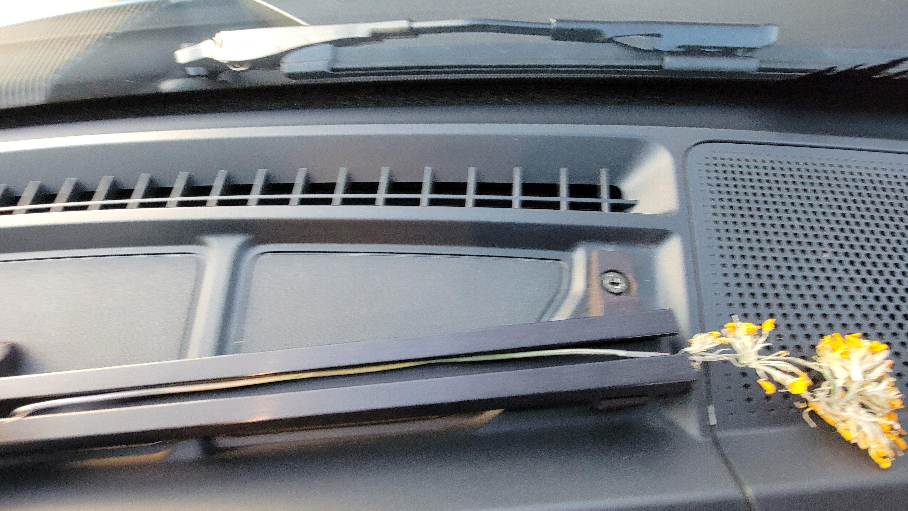Ford Bronco 67 Designs Phone Mount 20230608_194245