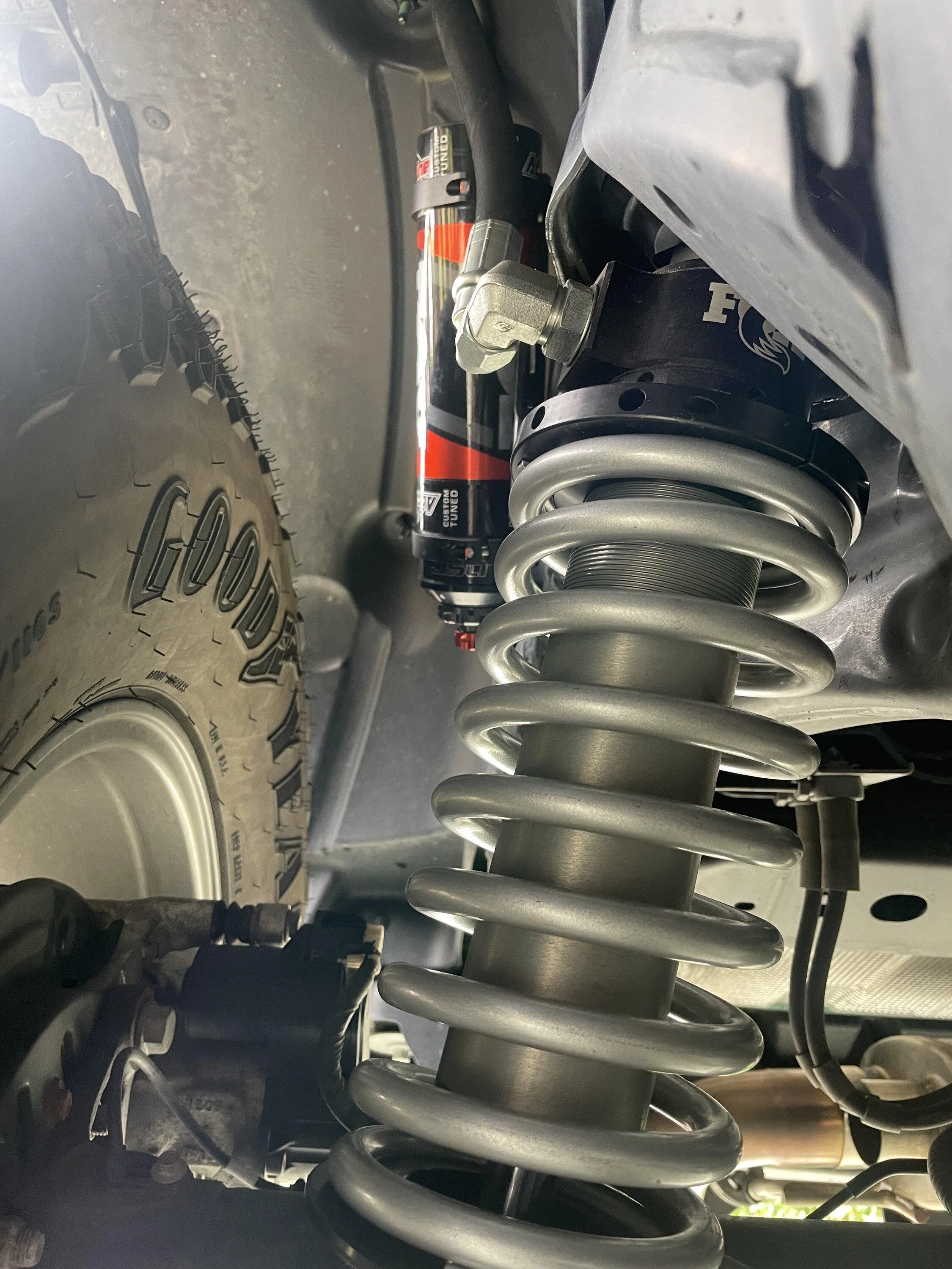 Ford Bronco What did you do TO / WITH your Bronco today? 👨🏻‍🔧🧰🚿🛠 FOX rear shock 