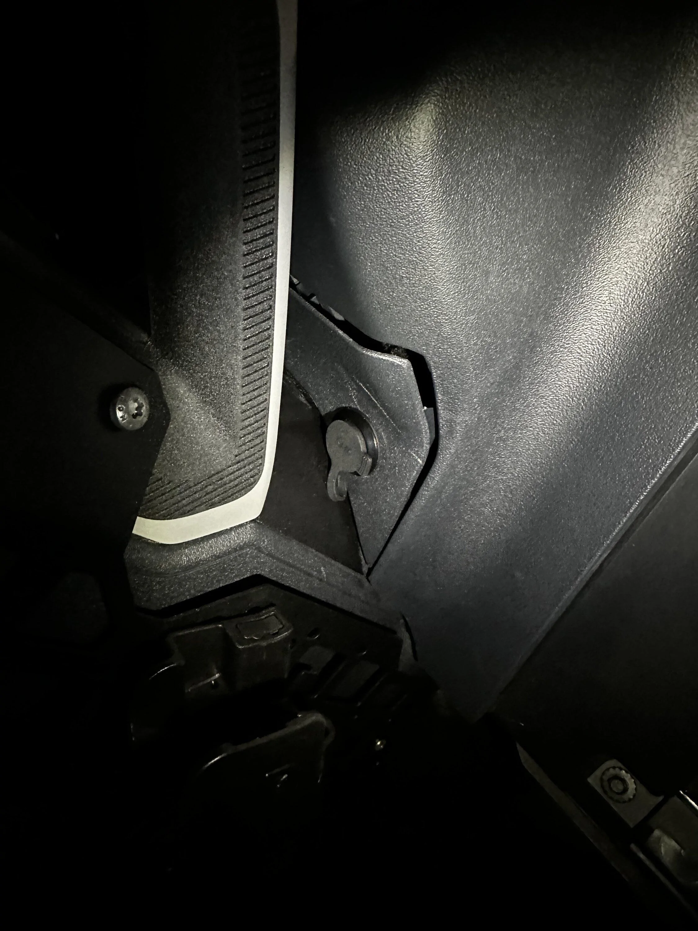 Ford Bronco Very Clean Midland MXT575 GMRS Radio Install with Mountains2Metal Bracket and 67 Designs Mic Mount LIFESTYLE_TR12_03_940x