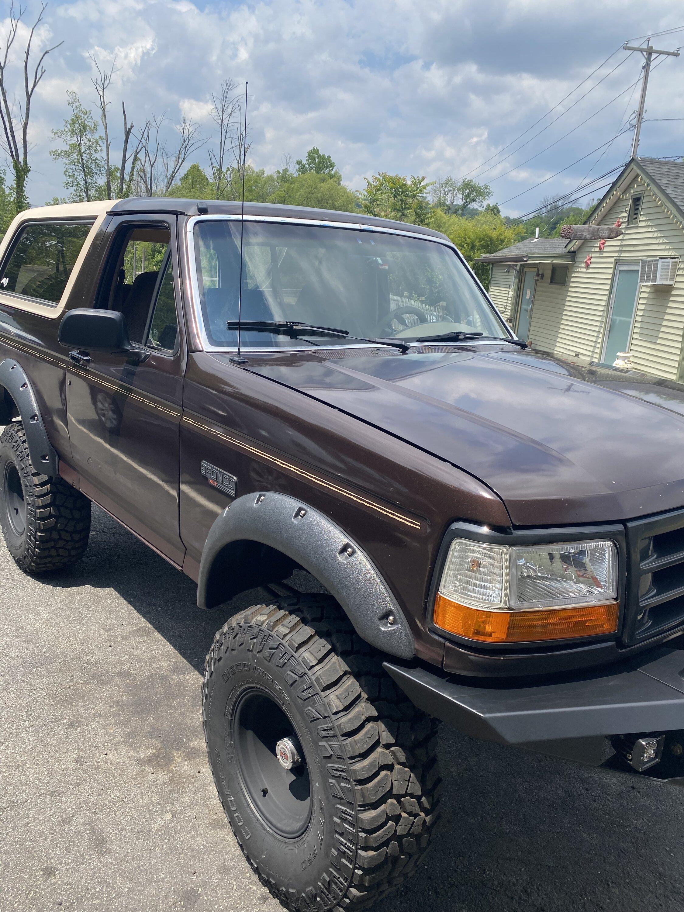 Ford Bronco Bronco Team 2 door. 70811211422__9C27866D-826A-43CB-AE55-5264FA9E4CB3