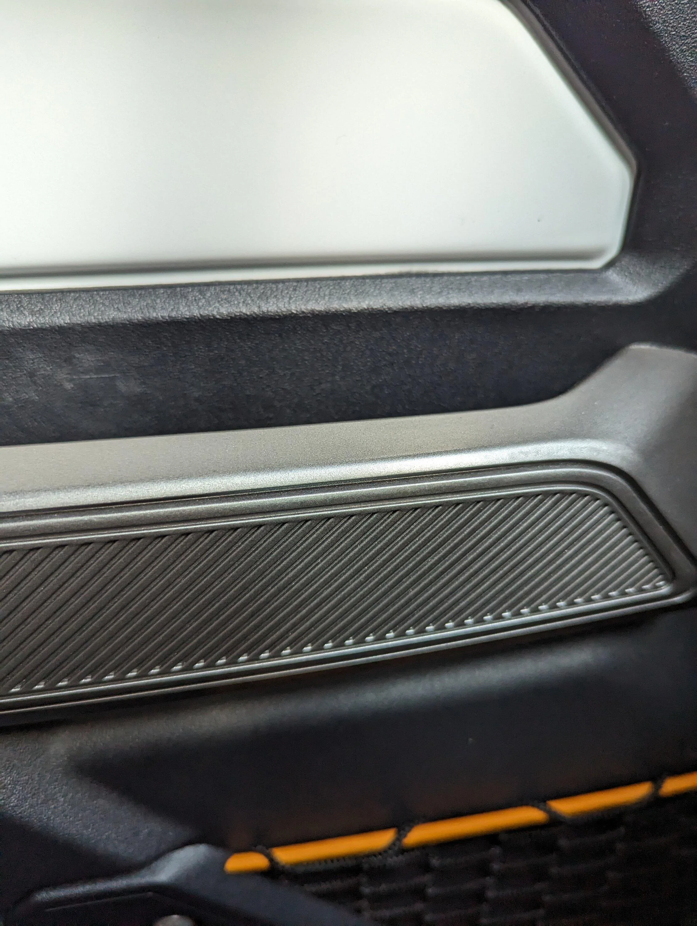 Ford Bronco Tall people - Door handle grid pattern PXL_20230611_203456231.MP