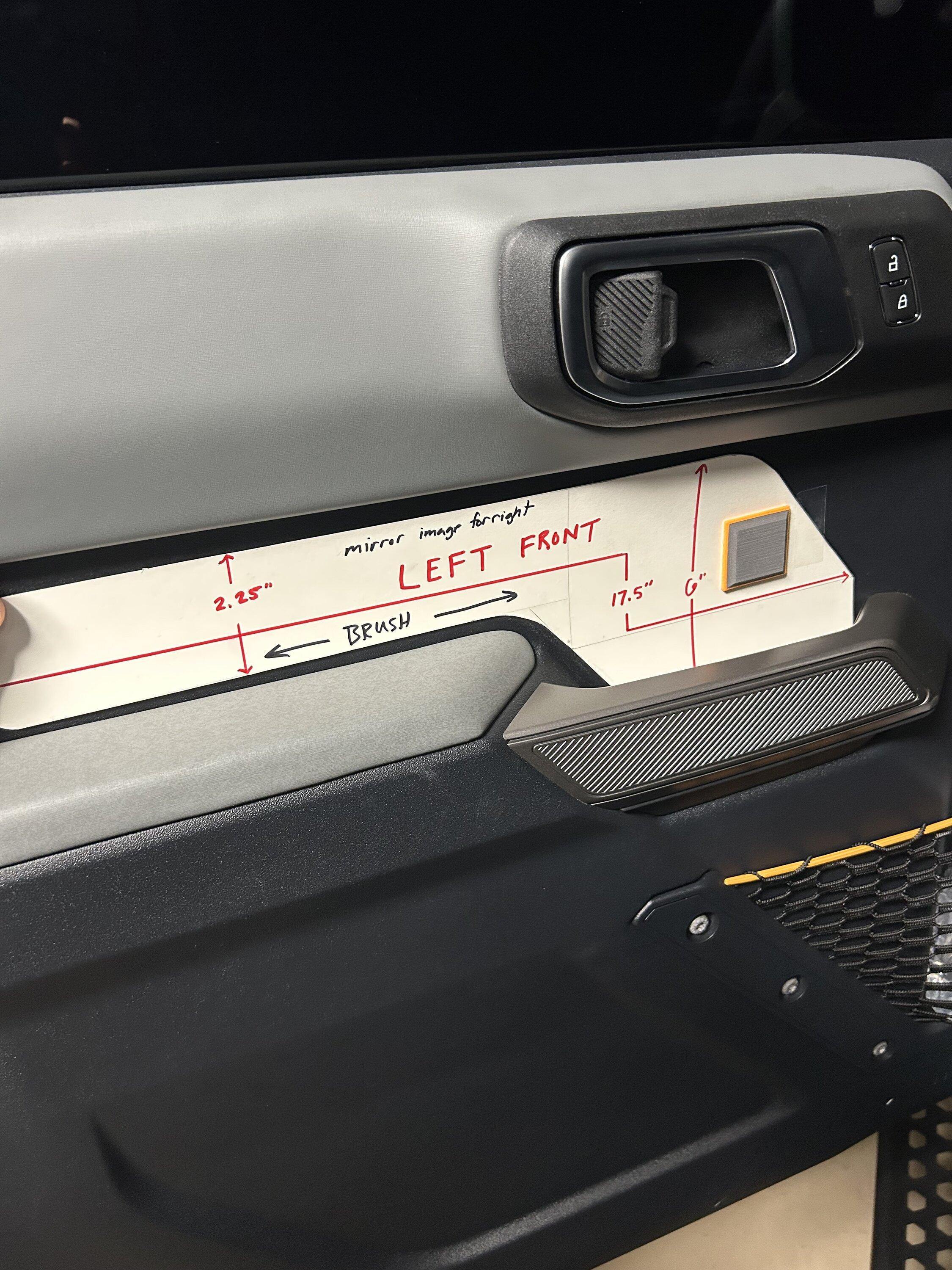 Ford Bronco Tall people - Door handle grid pattern IMG_4992