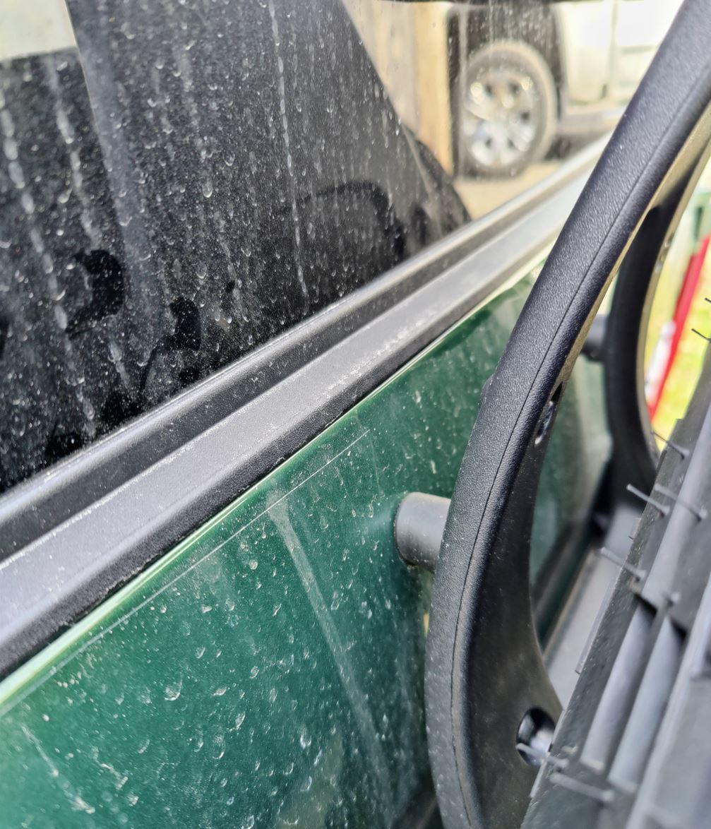 Ford Bronco Paint, rear door, and body issues. rear door window.JPG