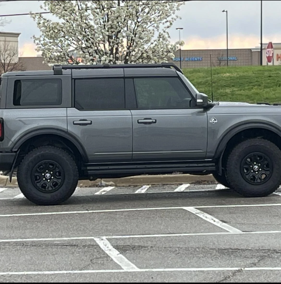 Ford Bronco CARBONIZED GRAY Bronco Club IMG_5611