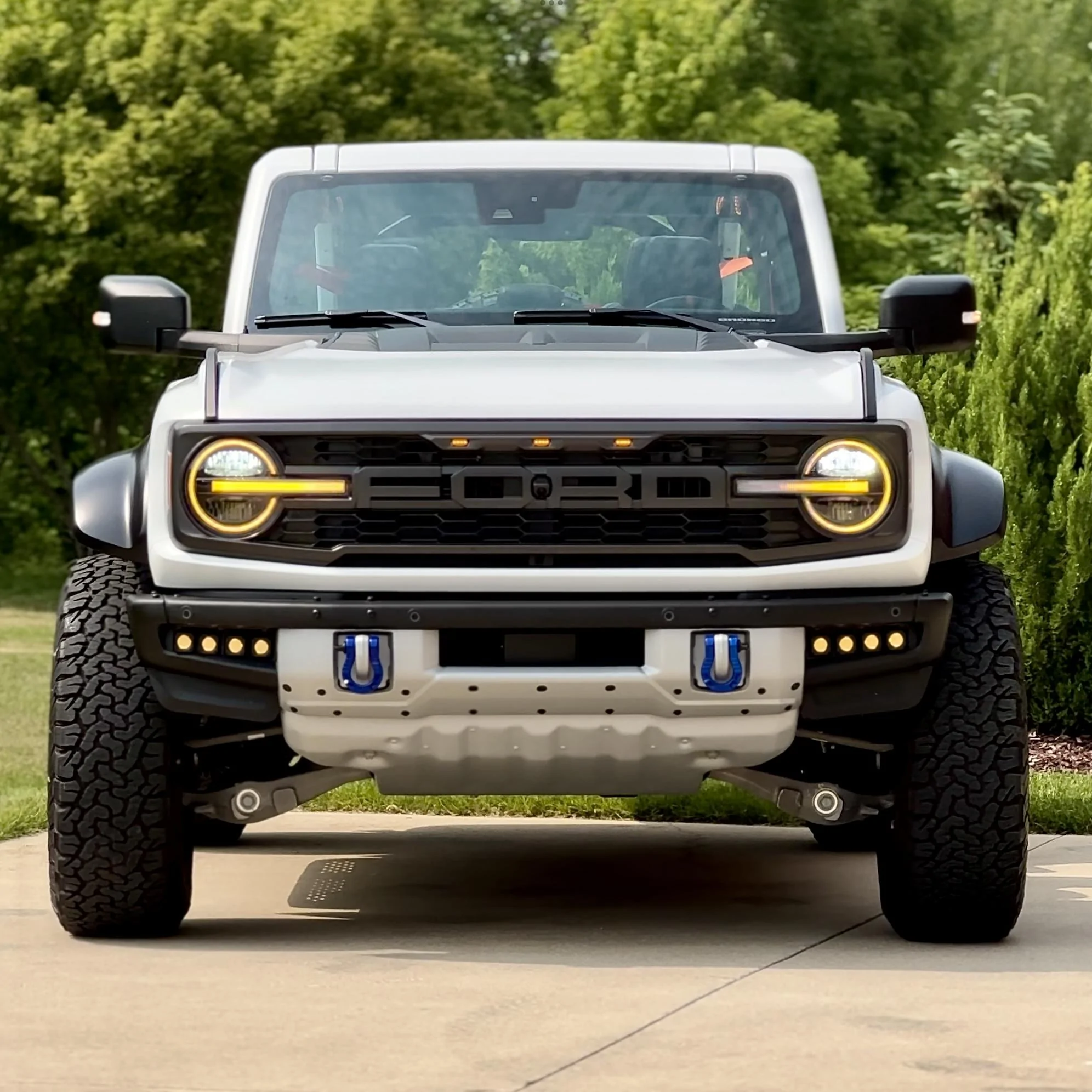 Ford Bronco Method Race Wheels 305 Gloss Bahia Blue w/Black Lip Installed + Tailgate Bumper Solution [Bronco Raptor] IMG_9596