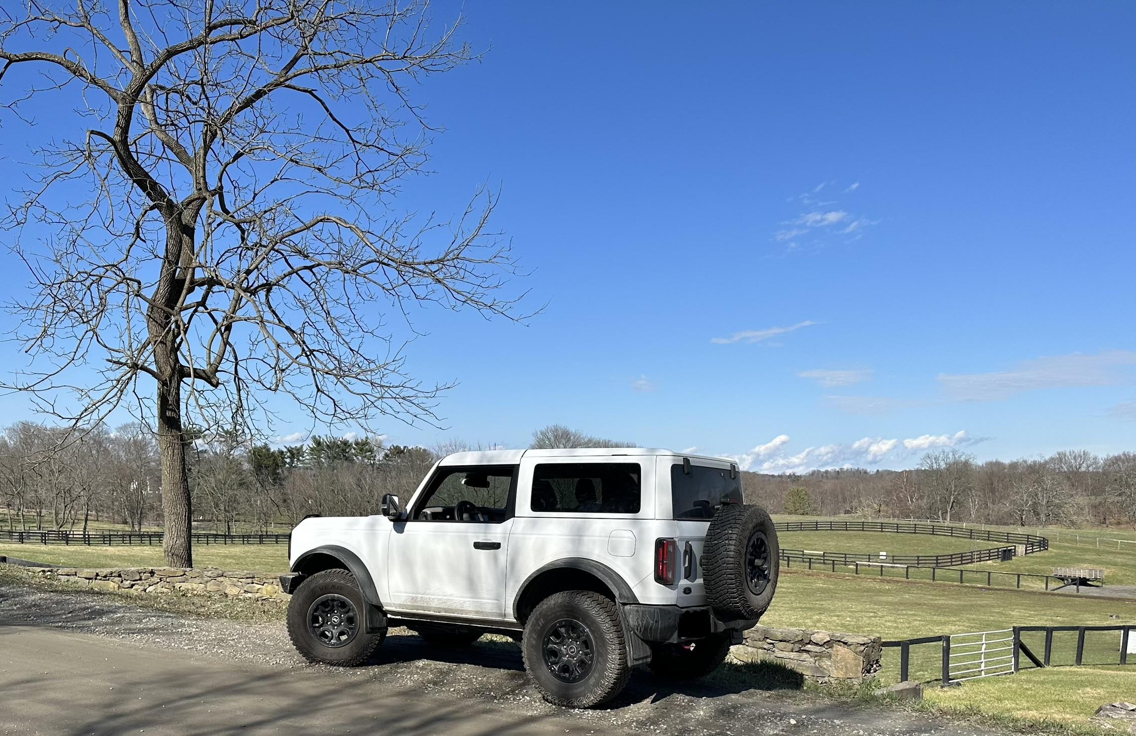Ford Bronco Anyone painted or wrapped the standard MIC hard top white? 1686882052287