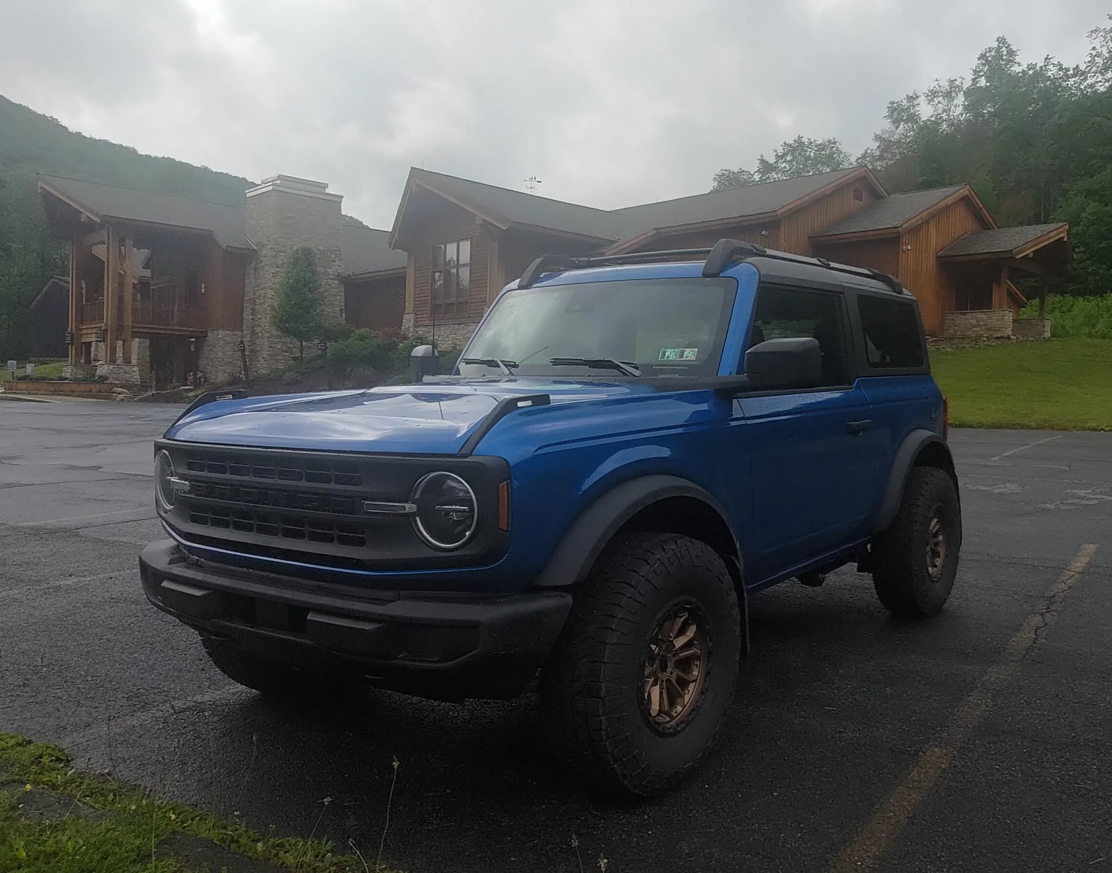 Ford Bronco 16 or 17 inch wheels, looking for wisdom. 52730616_127001_1