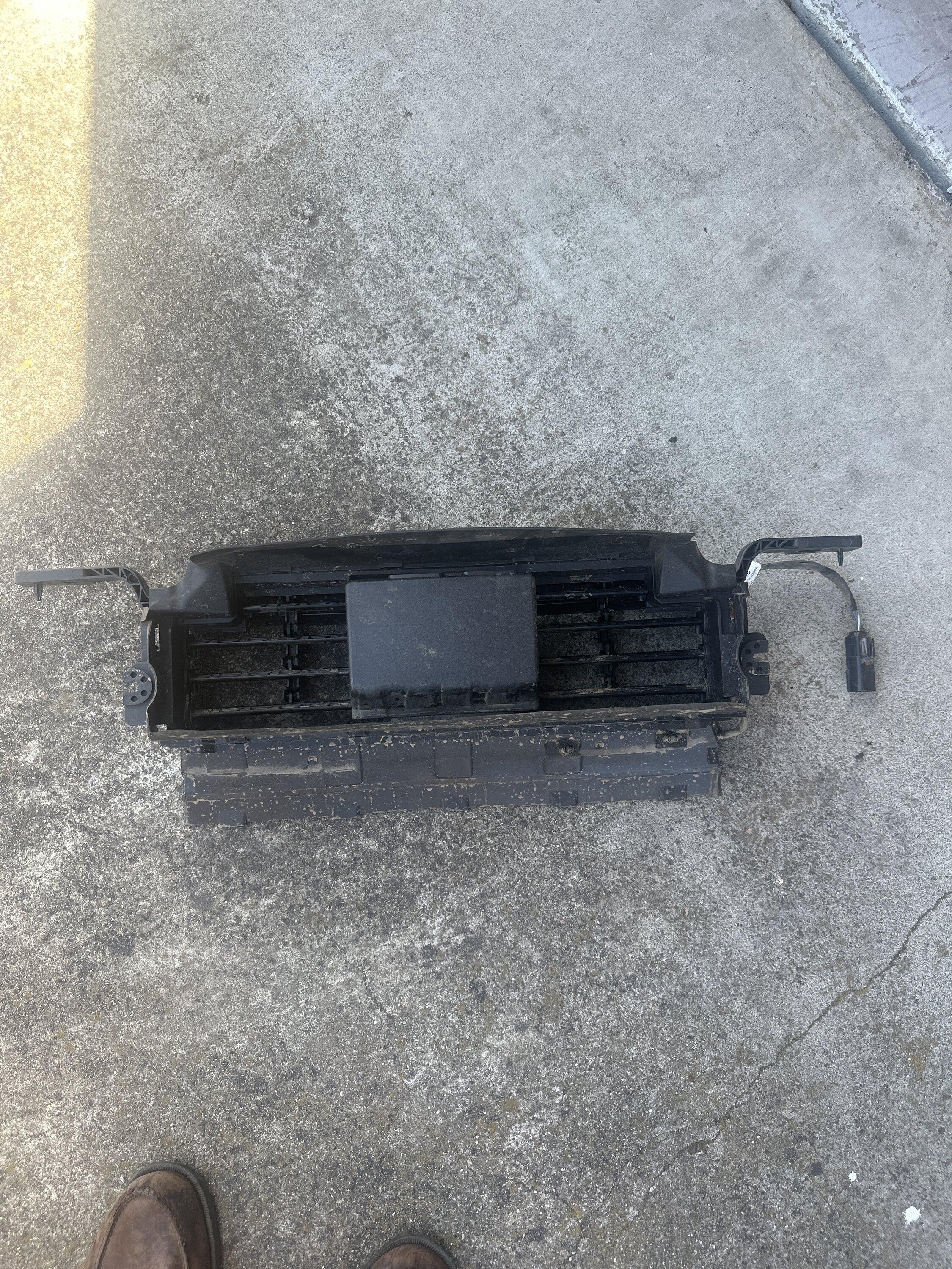 Ford Bronco Intercooler shutter FS image