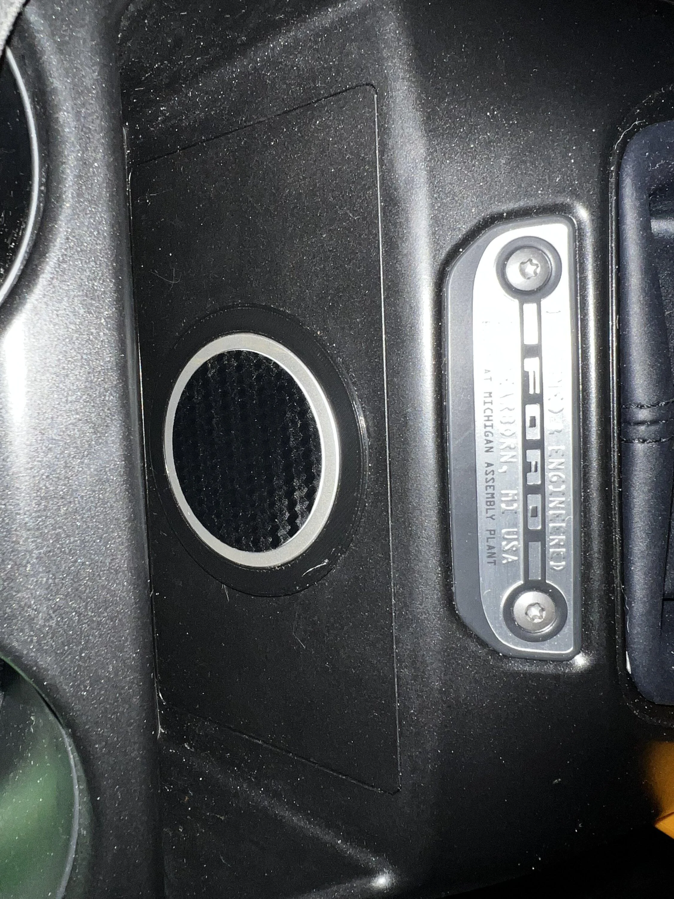 Ford Bronco Bronco Wireless Charging Pad for Manual Transmission IMG_0531