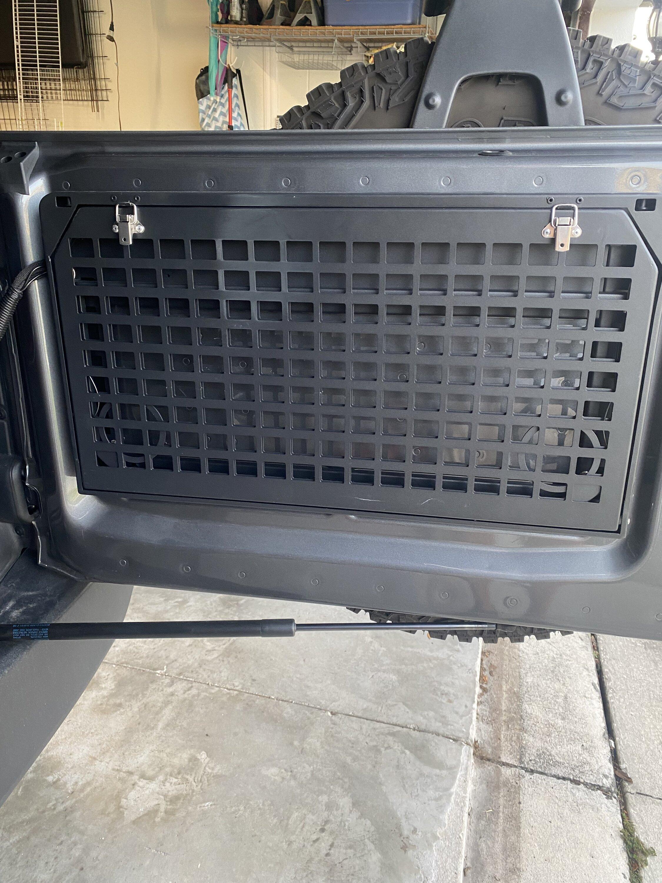 Ford Bronco Maiker off-road tailgate table makes great Mobile workbench IMG_3524