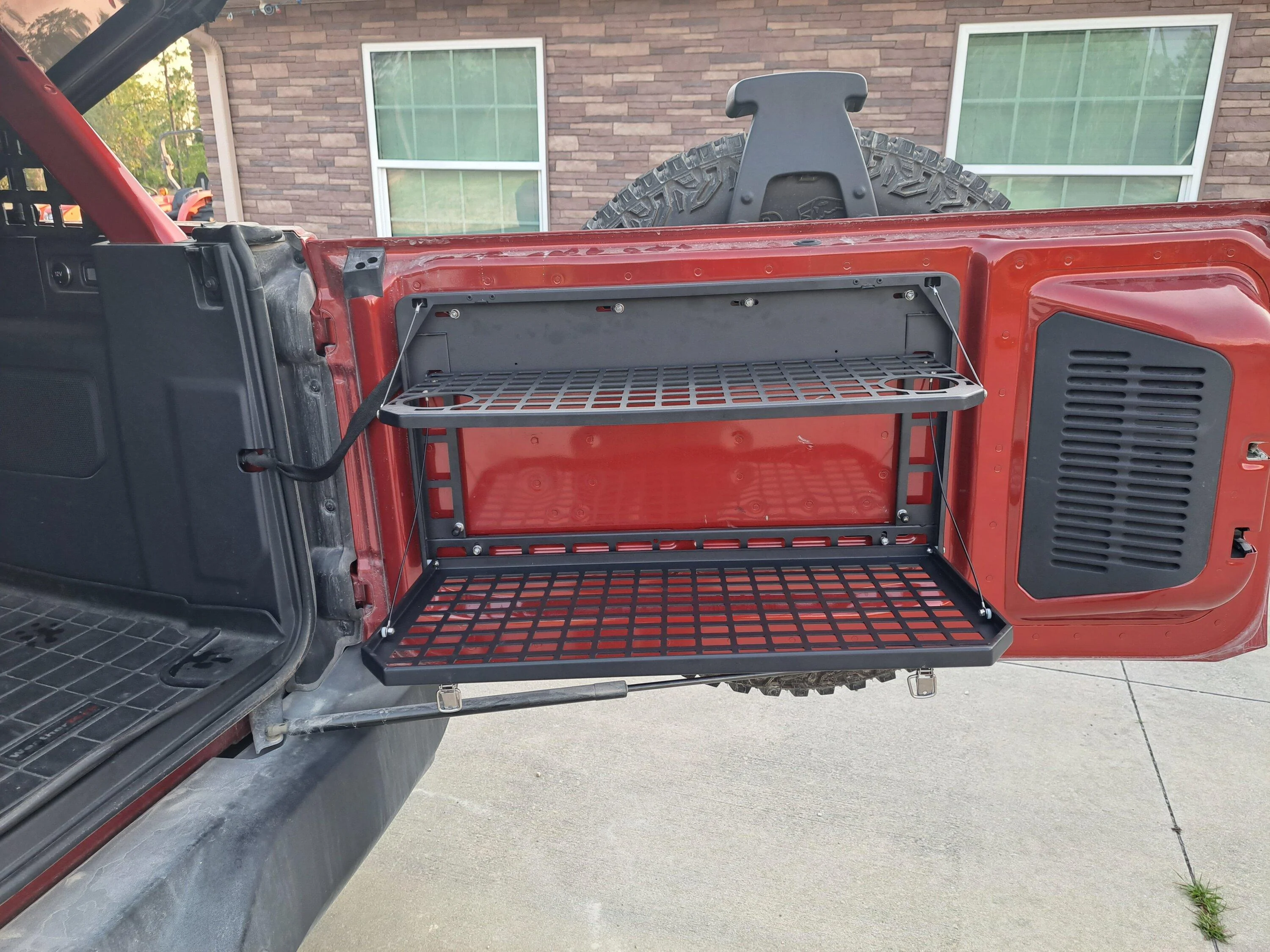 Ford Bronco What's the best tailgate table? 20230610_193858
