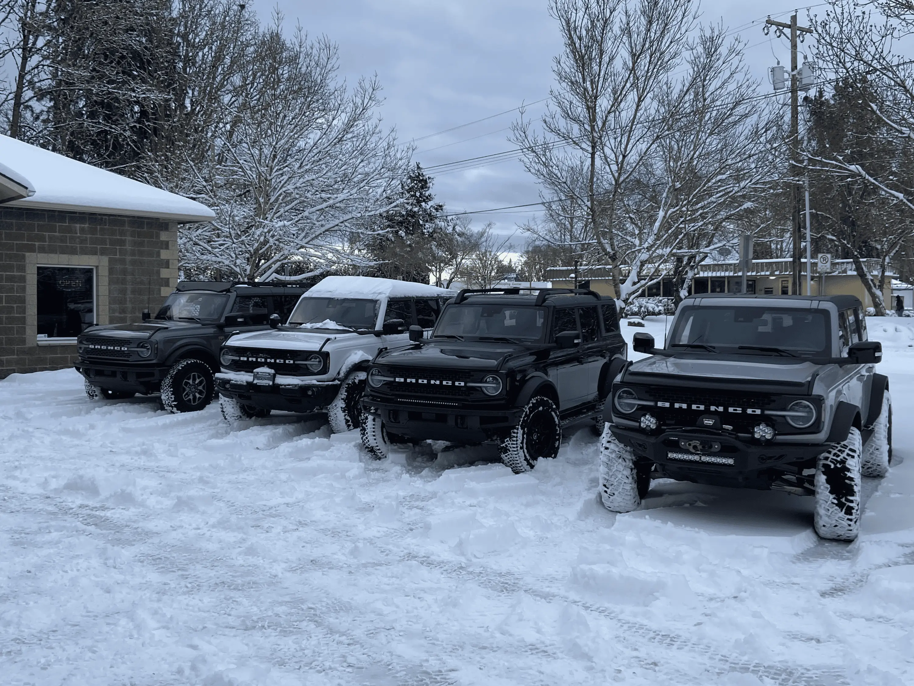 Ford Bronco SHADOW BLACK Bronco Club 1687377256604