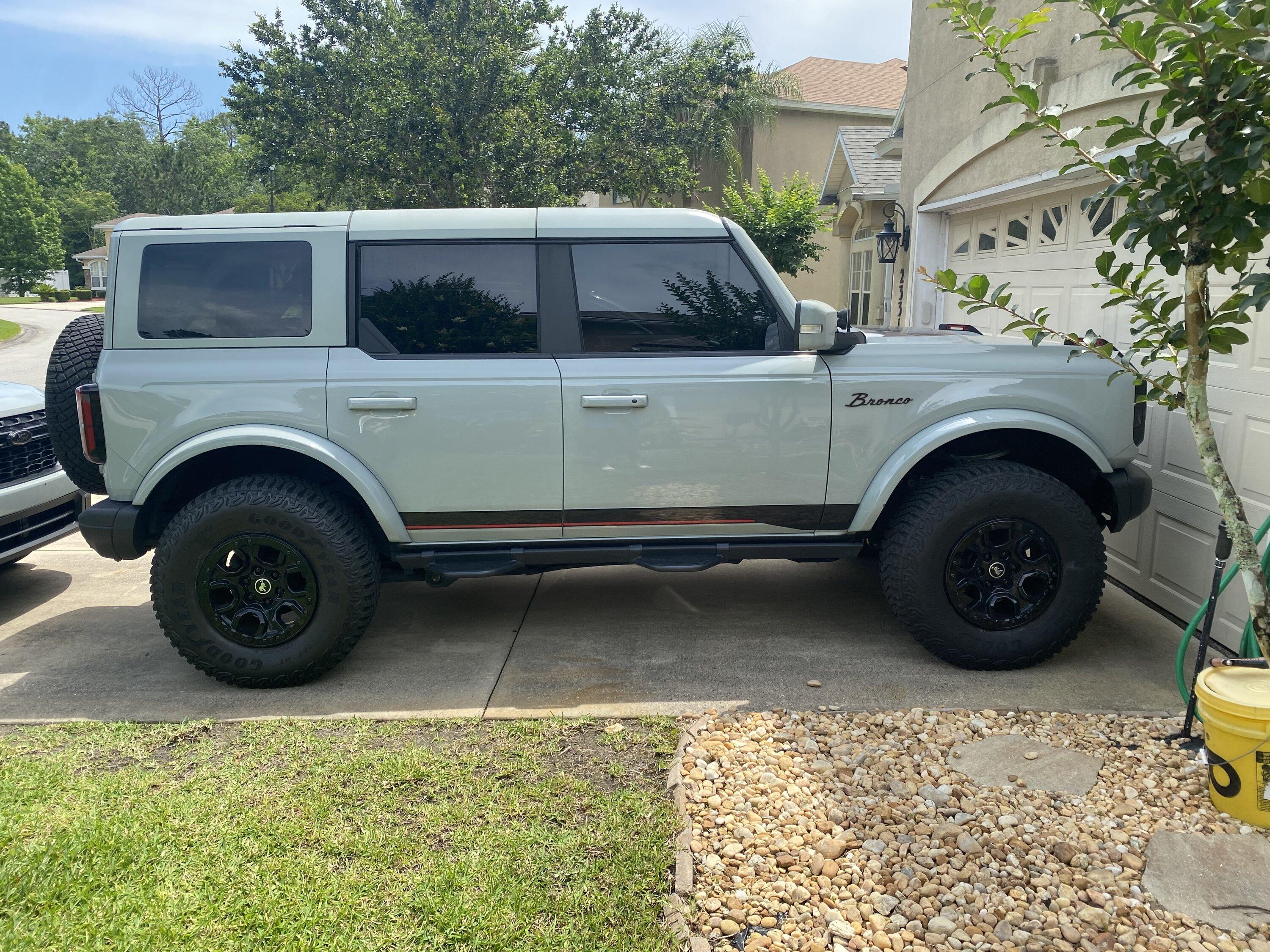 Ford Bronco Paint vs Wrapped MIC tops. IMG_2214
