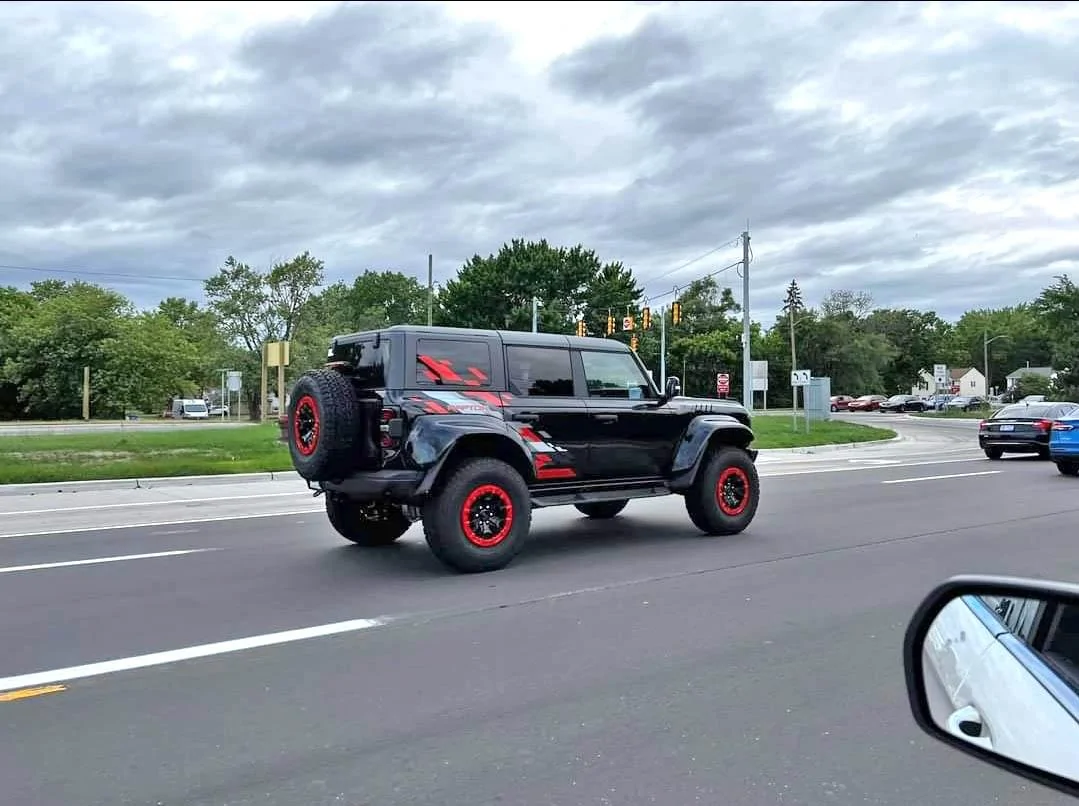 Ford Bronco 2024 Bronco Raptor spotted with new graphic decals 2024 Bronco Raptor graphics decals vinyl 2