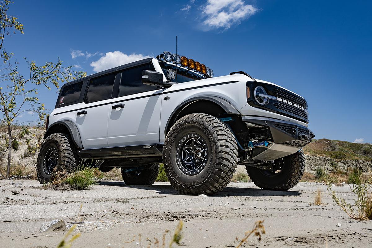 Ford Bronco Lobo Off-Road WNC Front Winch Bumper F6-17-4510_D-1200sq