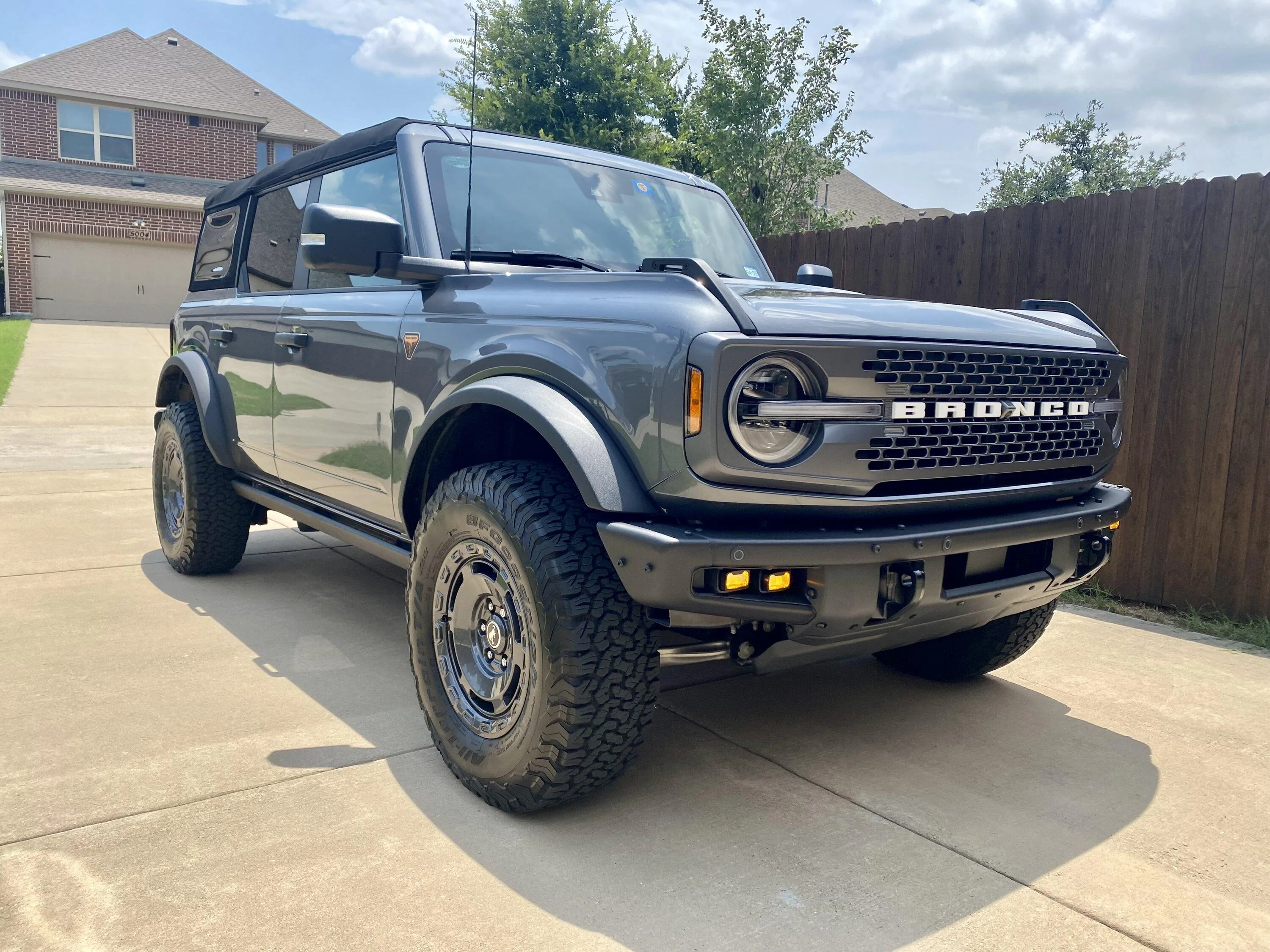 Ford Bronco CARBONIZED GRAY Bronco Club IMG_0841