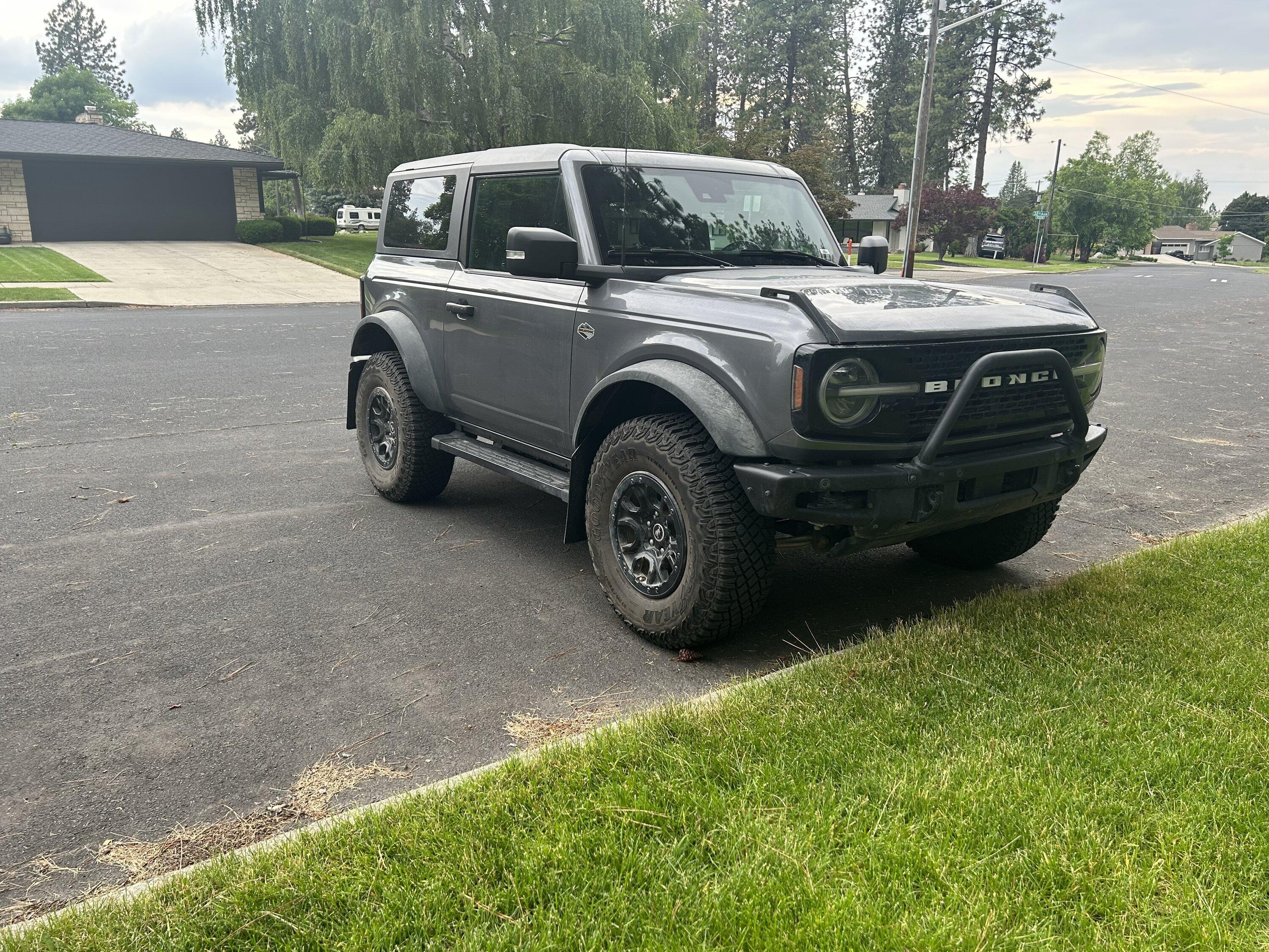 Ford Bronco CARBONIZED GRAY Bronco Club IMG_2339
