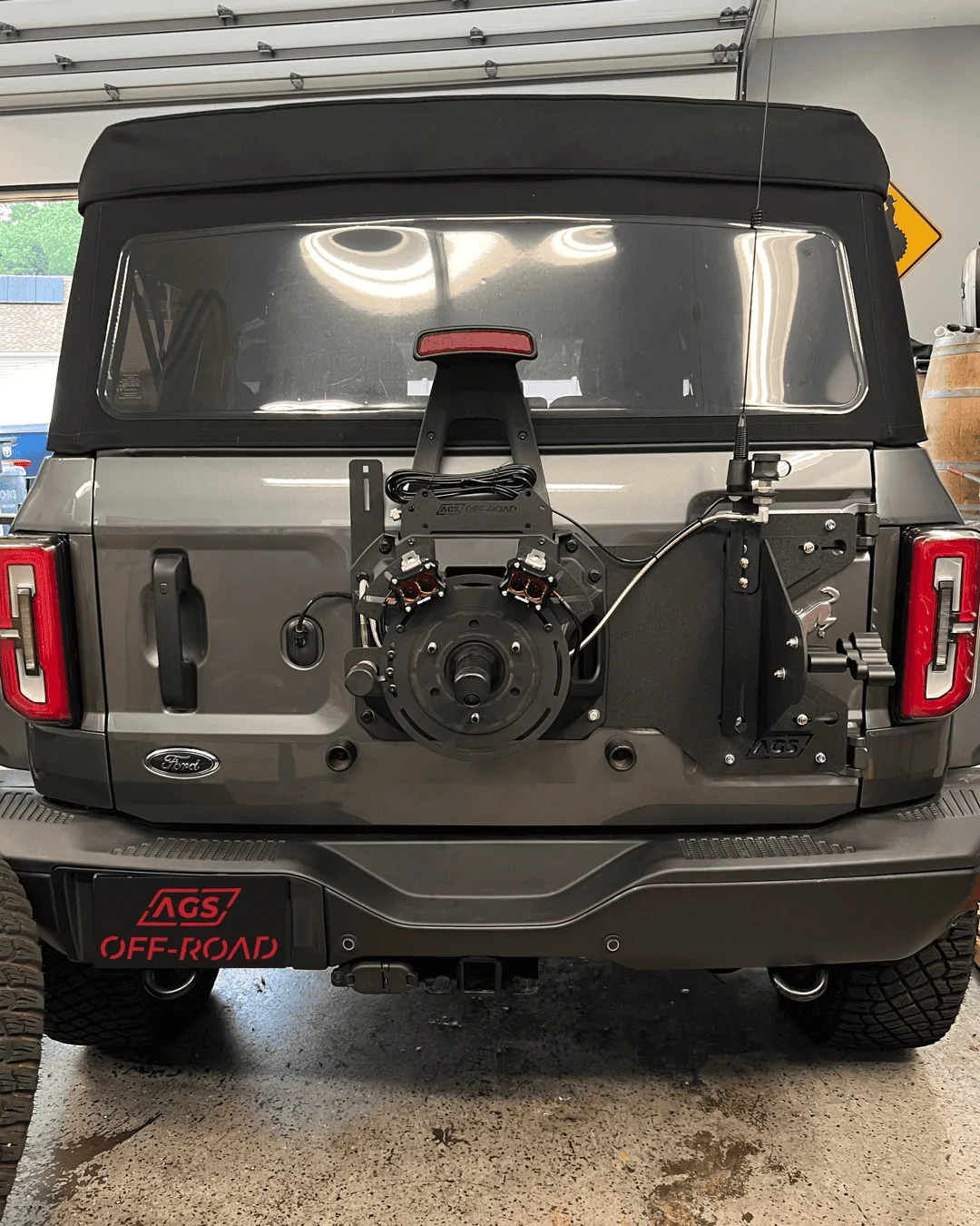 Ford Bronco AGS Off-Road Tailgate Reinforcement Compressor Mount 5840381A-1F6A-4D80-B931-CEF1E151362A