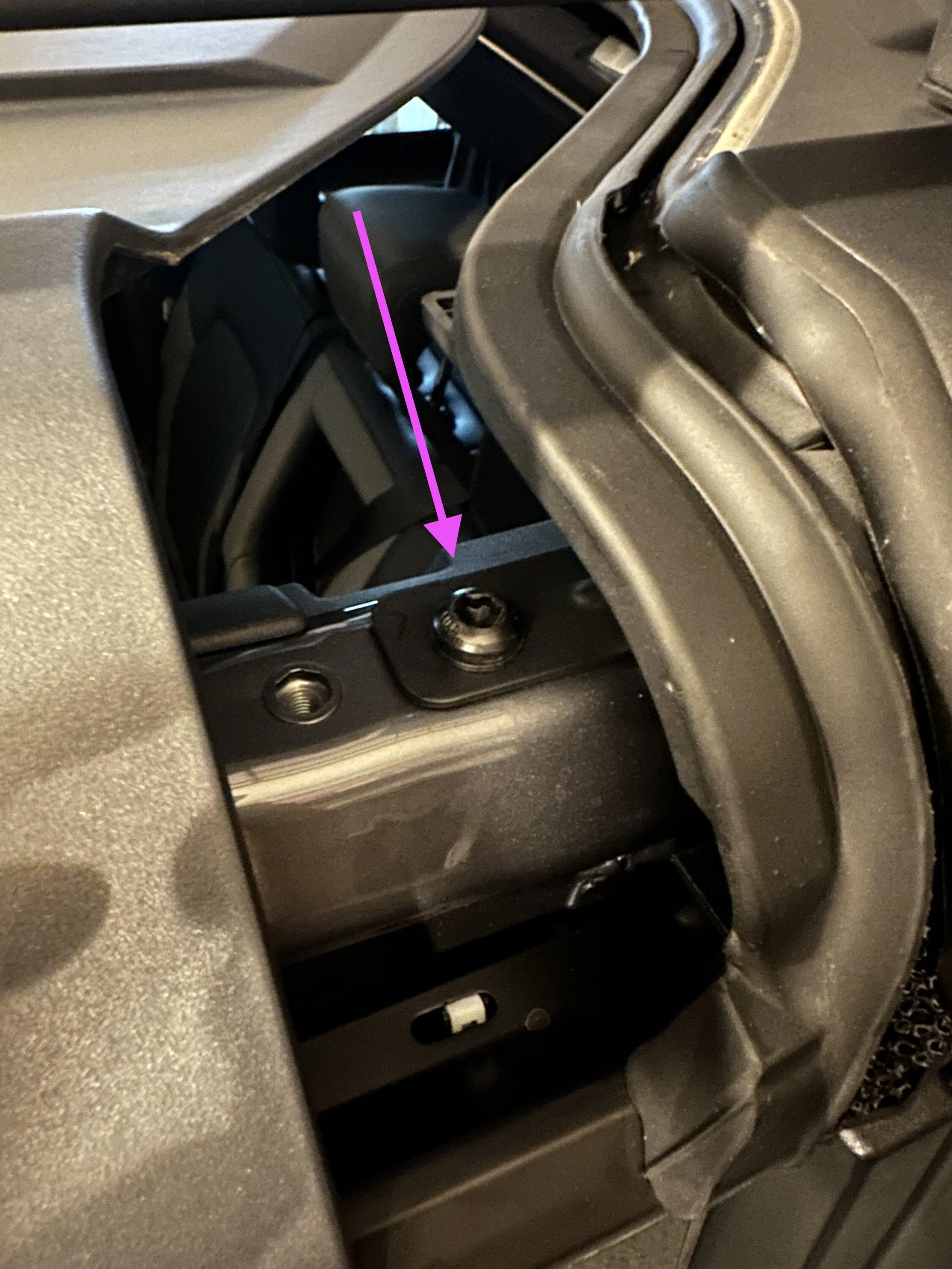 Ford Bronco MIC Rattle on Middle Panel back corners (both sides) IMG_0882