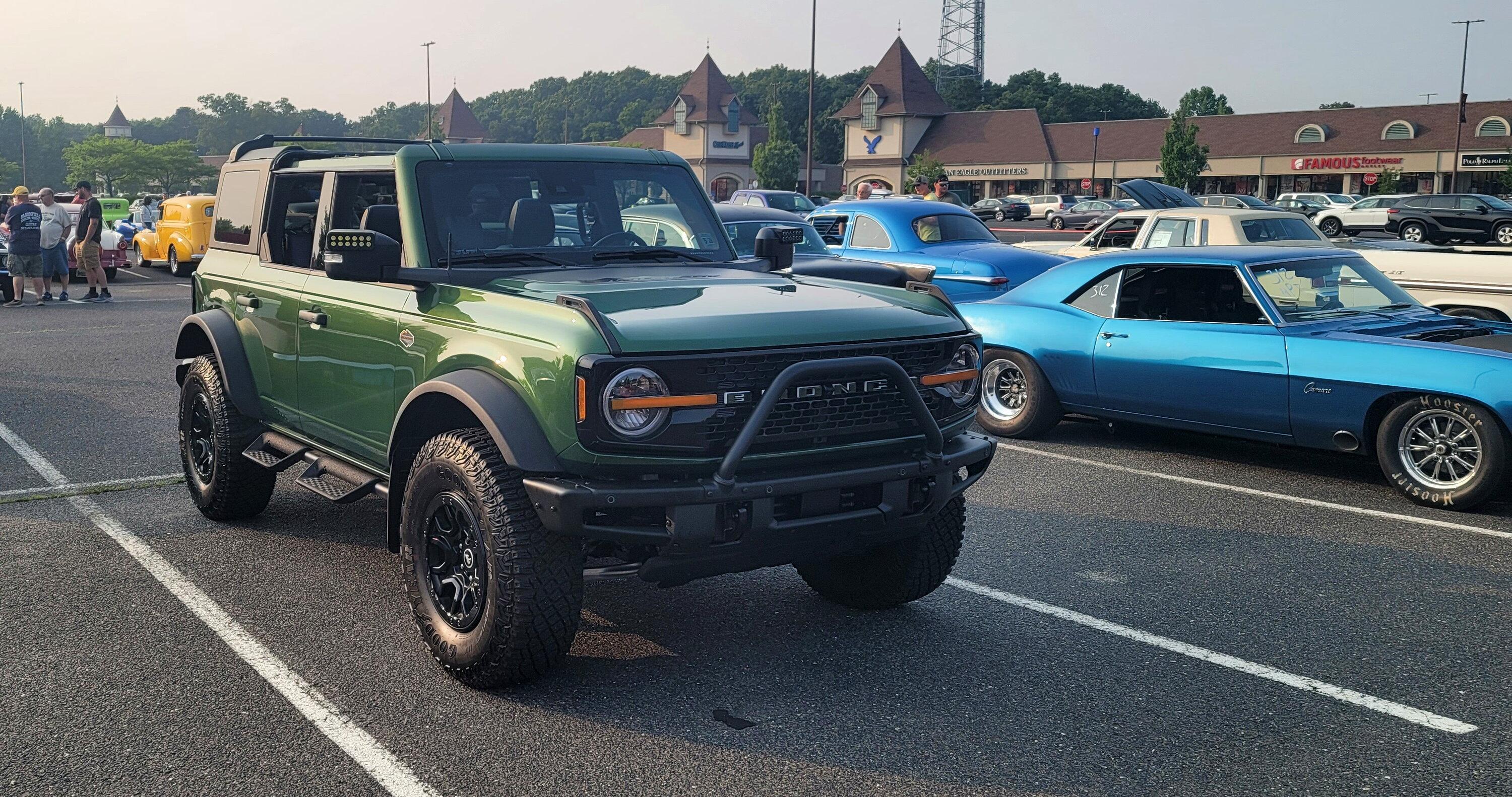 Ford Bronco ERUPTION GREEN Bronco Club 20230630_182639-picsay
