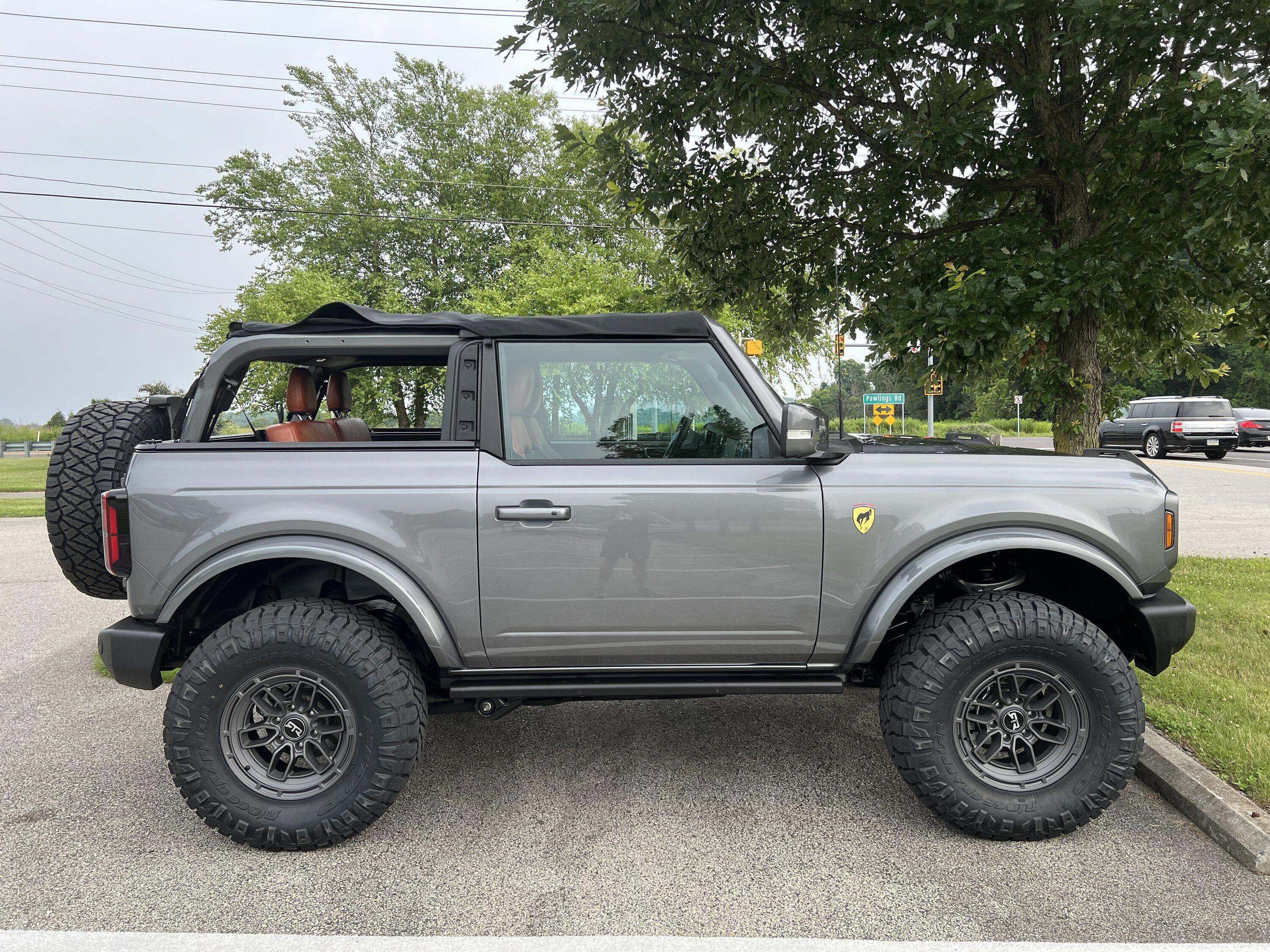 Ford Bronco CARBONIZED GRAY Bronco Club img_3274-jpe