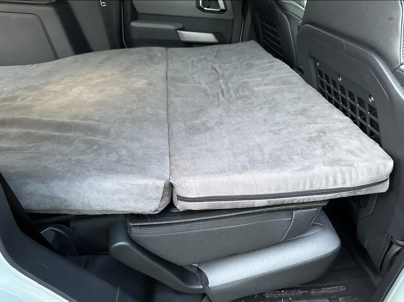 Ford Bronco Big Barker Dog Bed IMG_6518