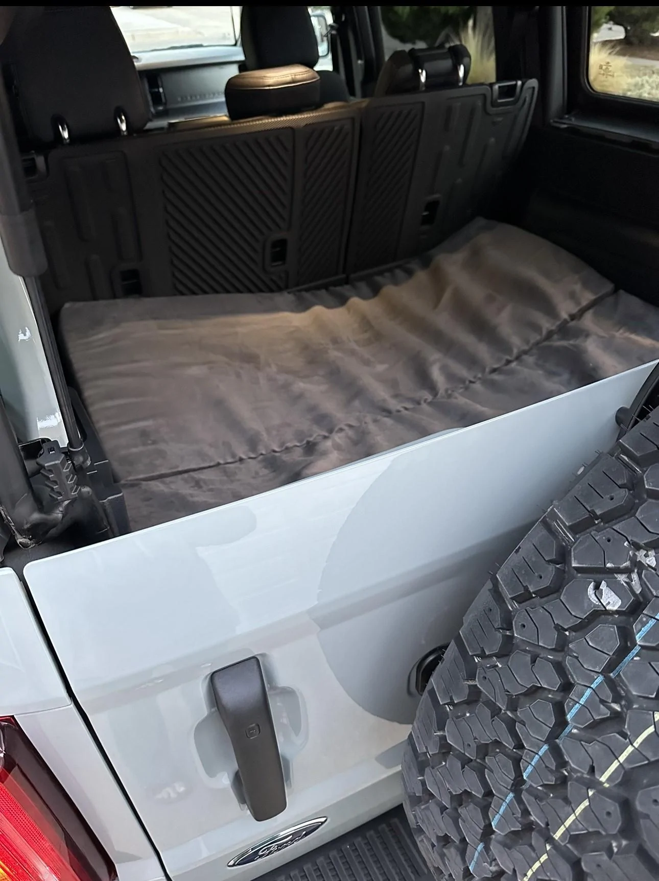 Ford Bronco Big Barker Dog Bed IMG_6517