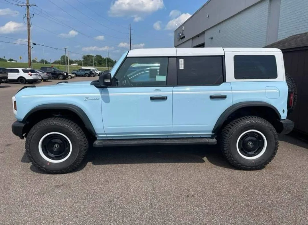 Ford Bronco Bronco Heritage Limited begins arriving at dealerships (video @ Village Ford) Screenshot_20230703_175026_Facebook