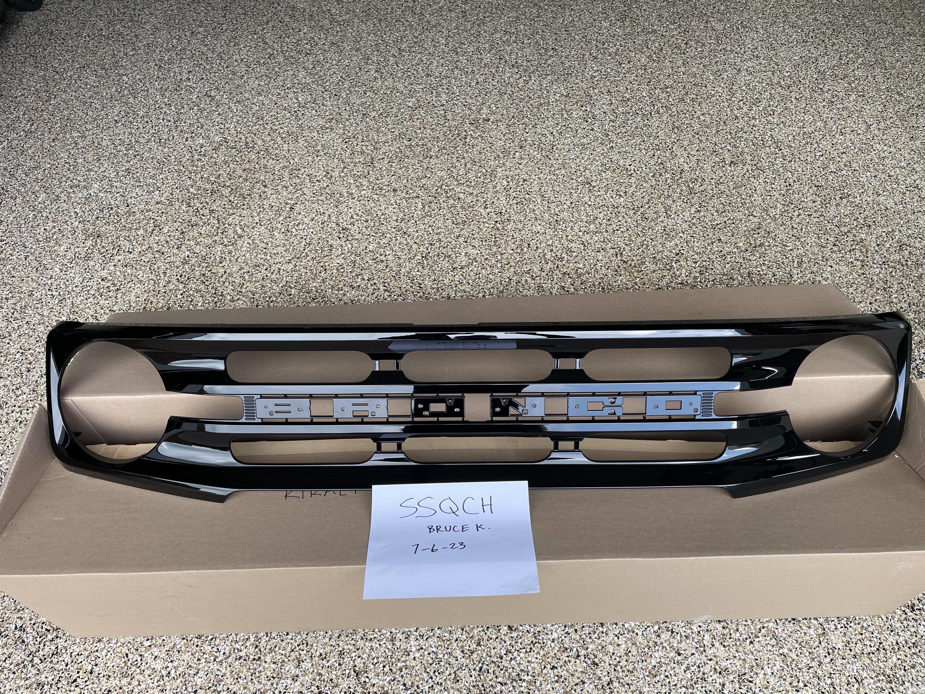 Ford Bronco OUTER BANKS OEM FRONT GRILLE (NEW) IMG_4813