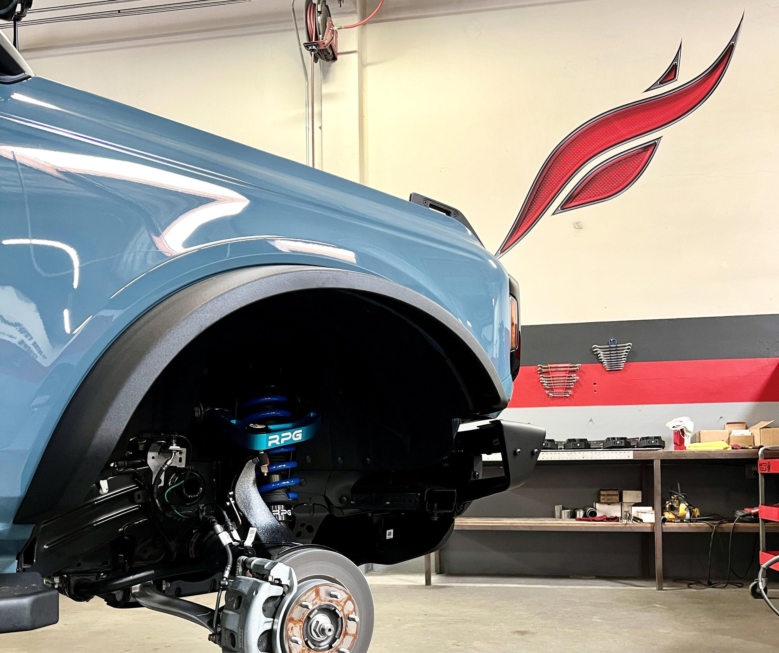 Ford Bronco King Blue Accents on HOSS 3.0 (Fox) Shocks B3C7CB63-09C6-4AEC-BF98-7CE4452638E2