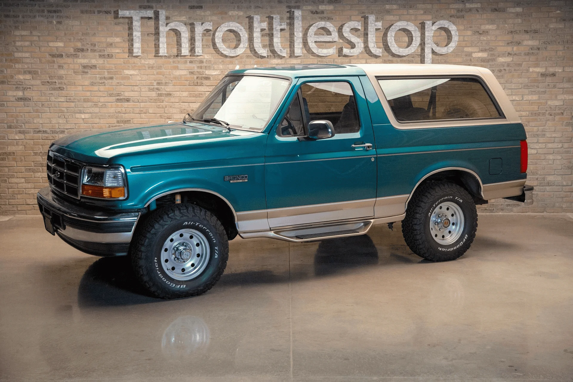 Ford Bronco HERITAGE EDITION Bronco (Race Red) Spotted at Dealership 1688765949971