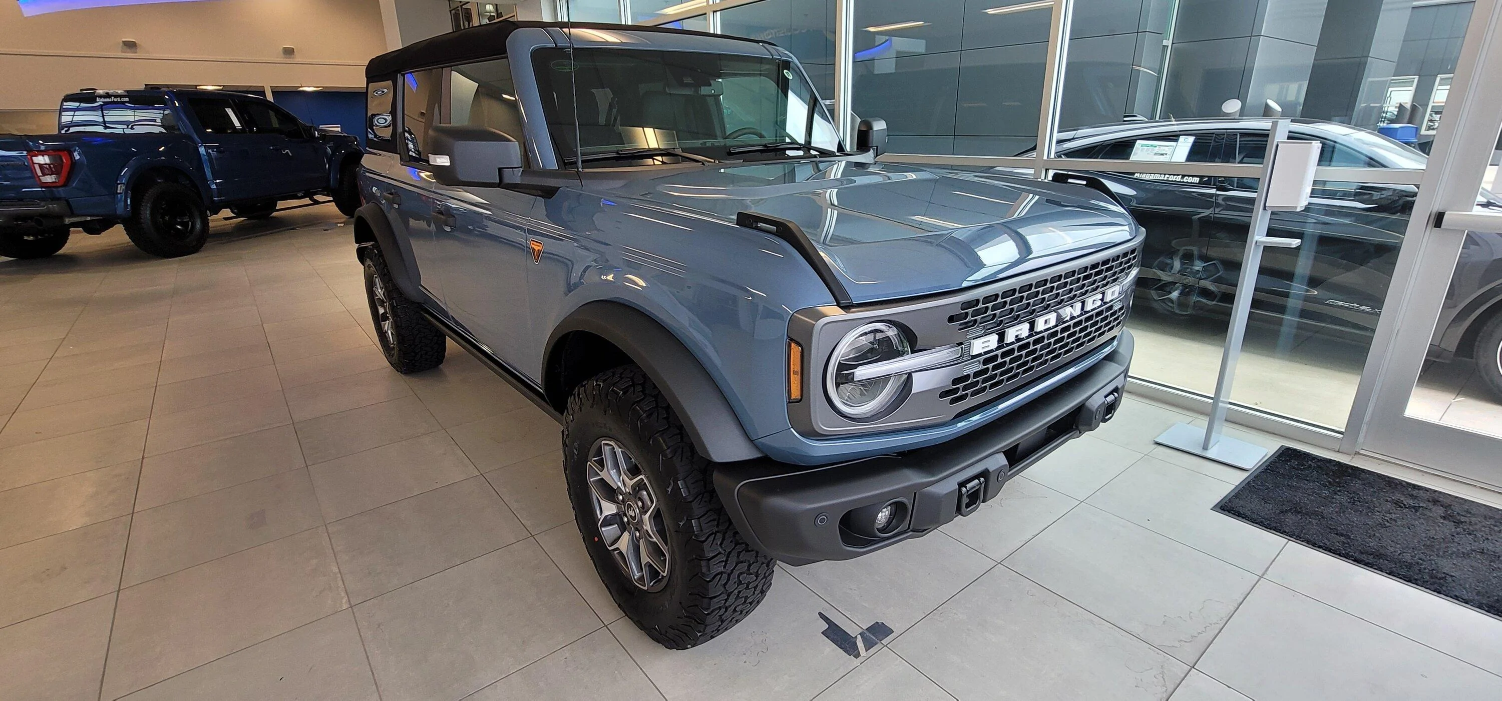 Ford Bronco BOSS'S(wife's) Azure Gray Metallic Badlands 20230510_130603