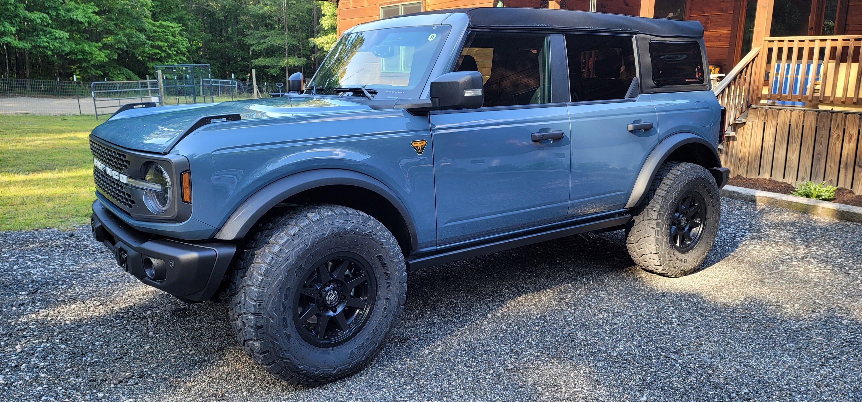 Ford Bronco BOSS'S(wife's) Azure Gray Metallic Badlands 20230511_173238