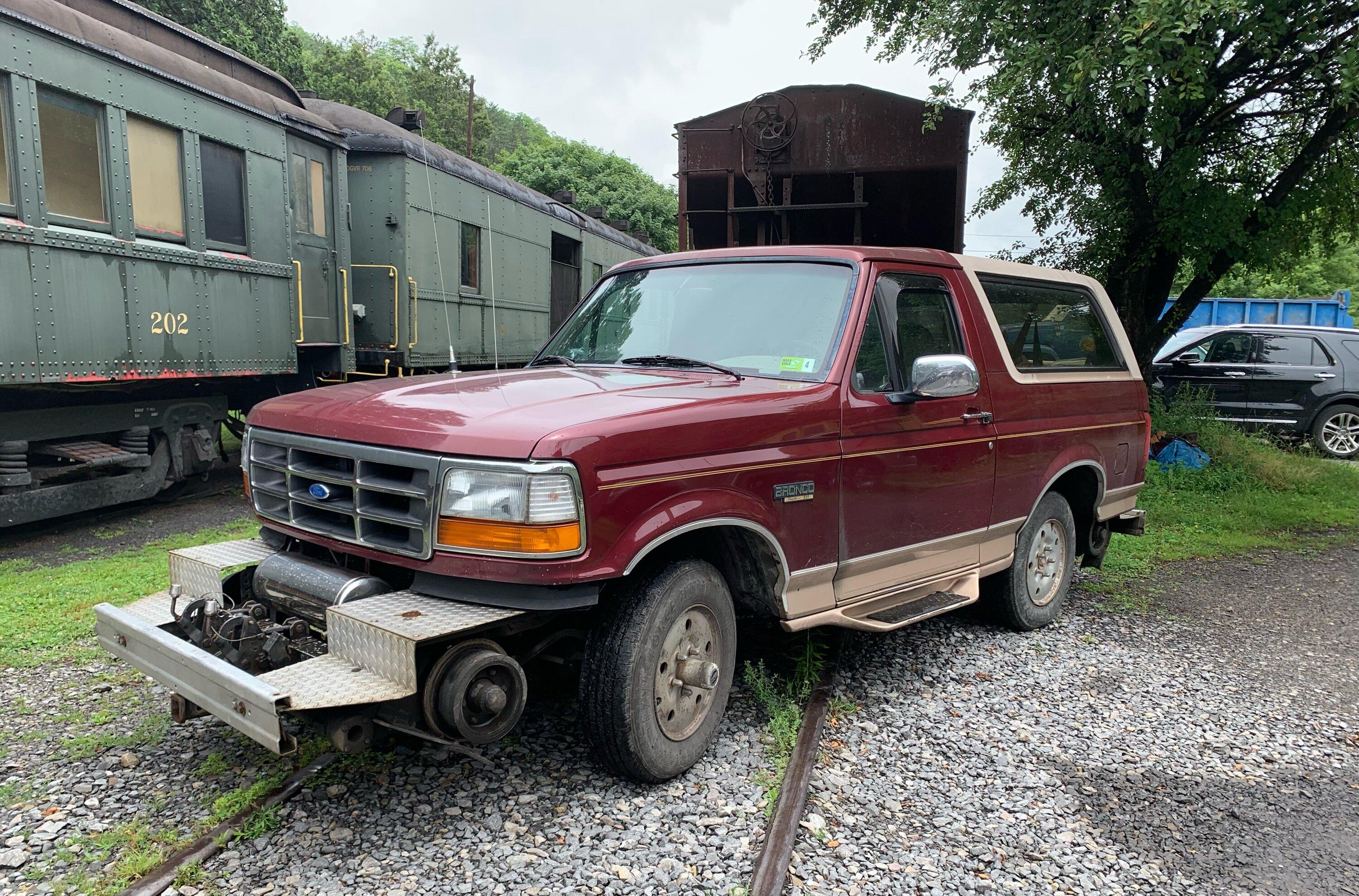 Ford Bronco Off Road, On Rail image0