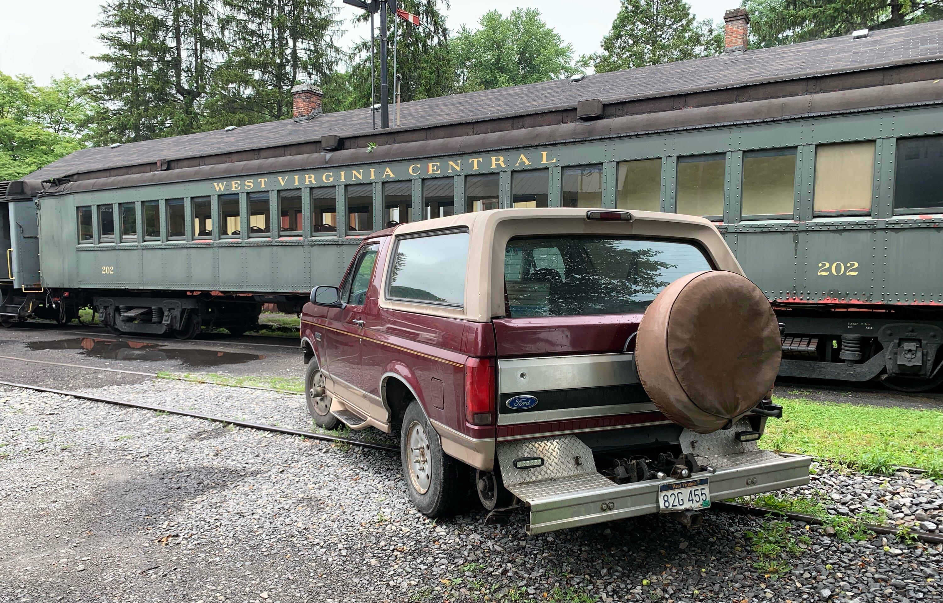 Ford Bronco Off Road, On Rail image1