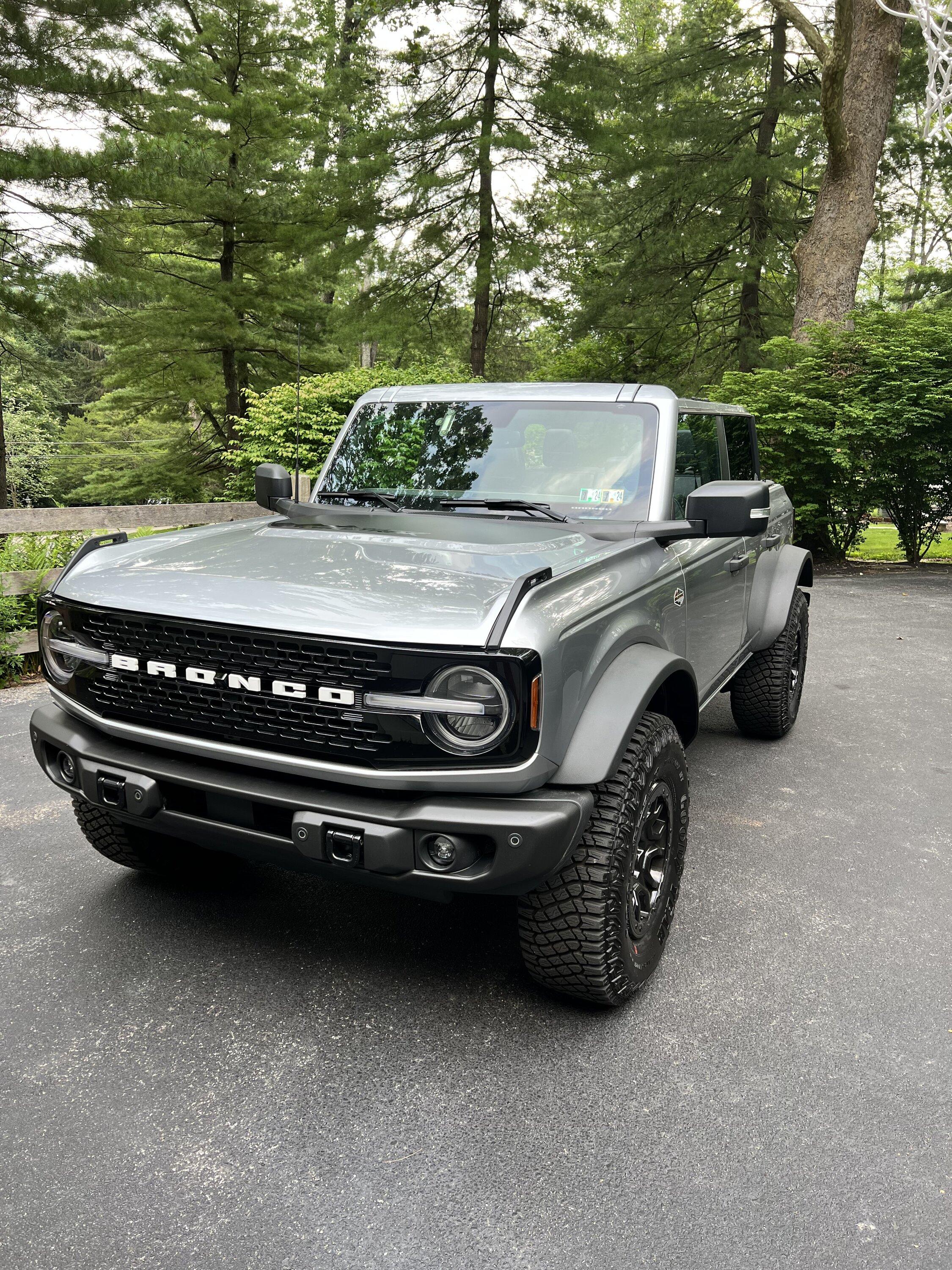 Ford Bronco ICONIC SILVER Bronco Club 4EB32B34-1153-482D-882B-4D16CAAE8B63