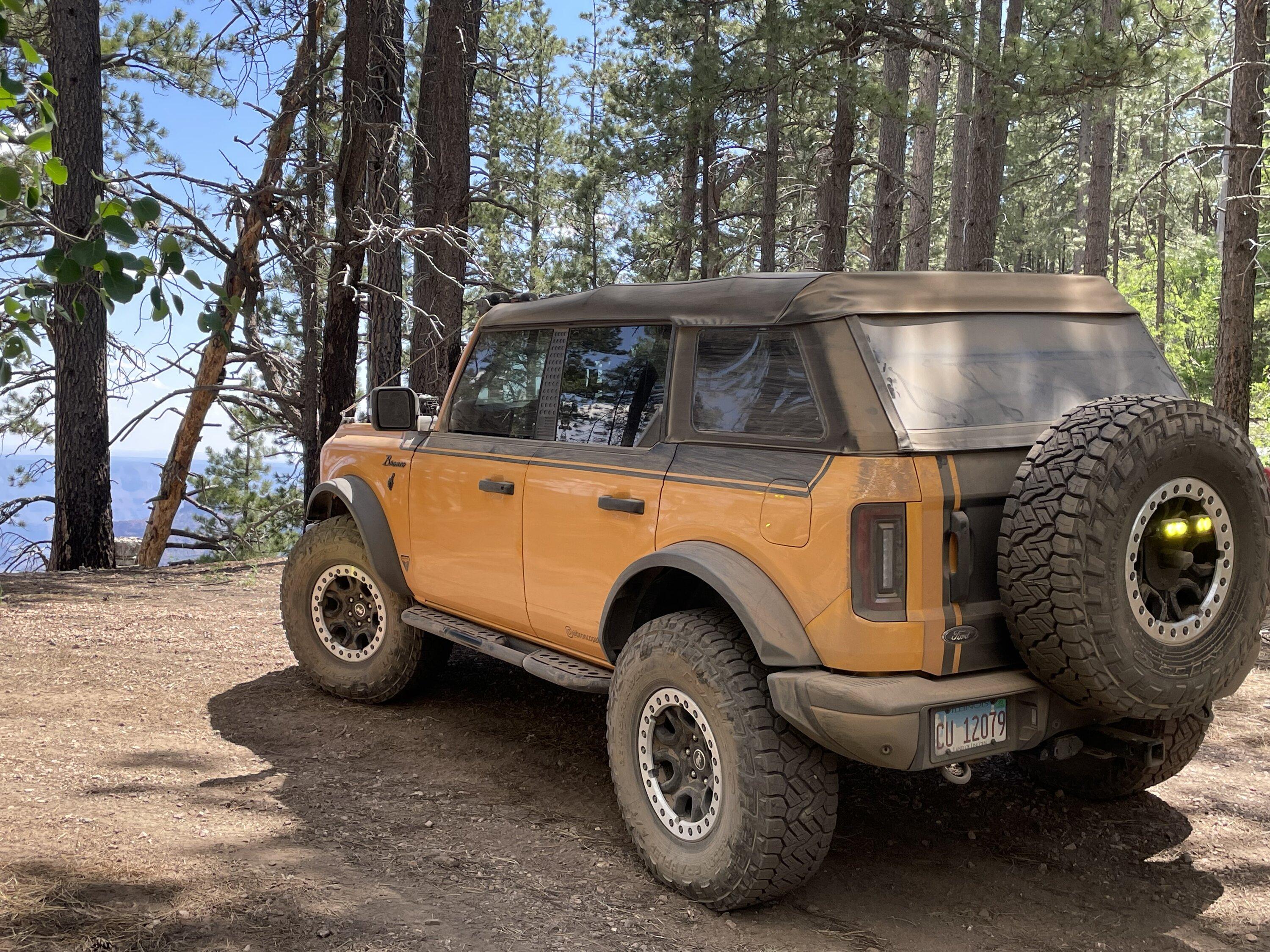 Ford Bronco Broncos on the trails in Arizona GC3