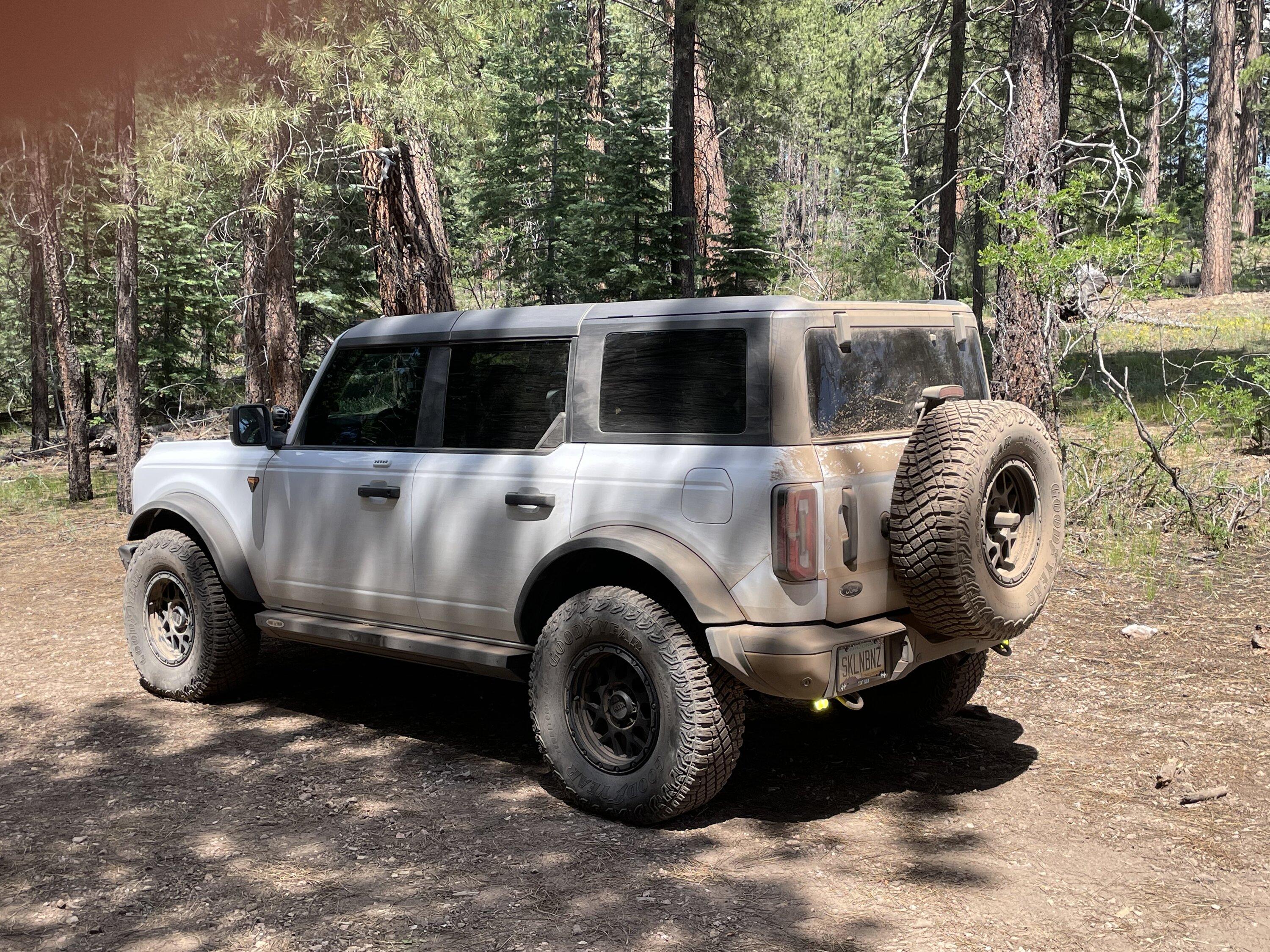 Ford Bronco Broncos on the trails in Arizona GC4
