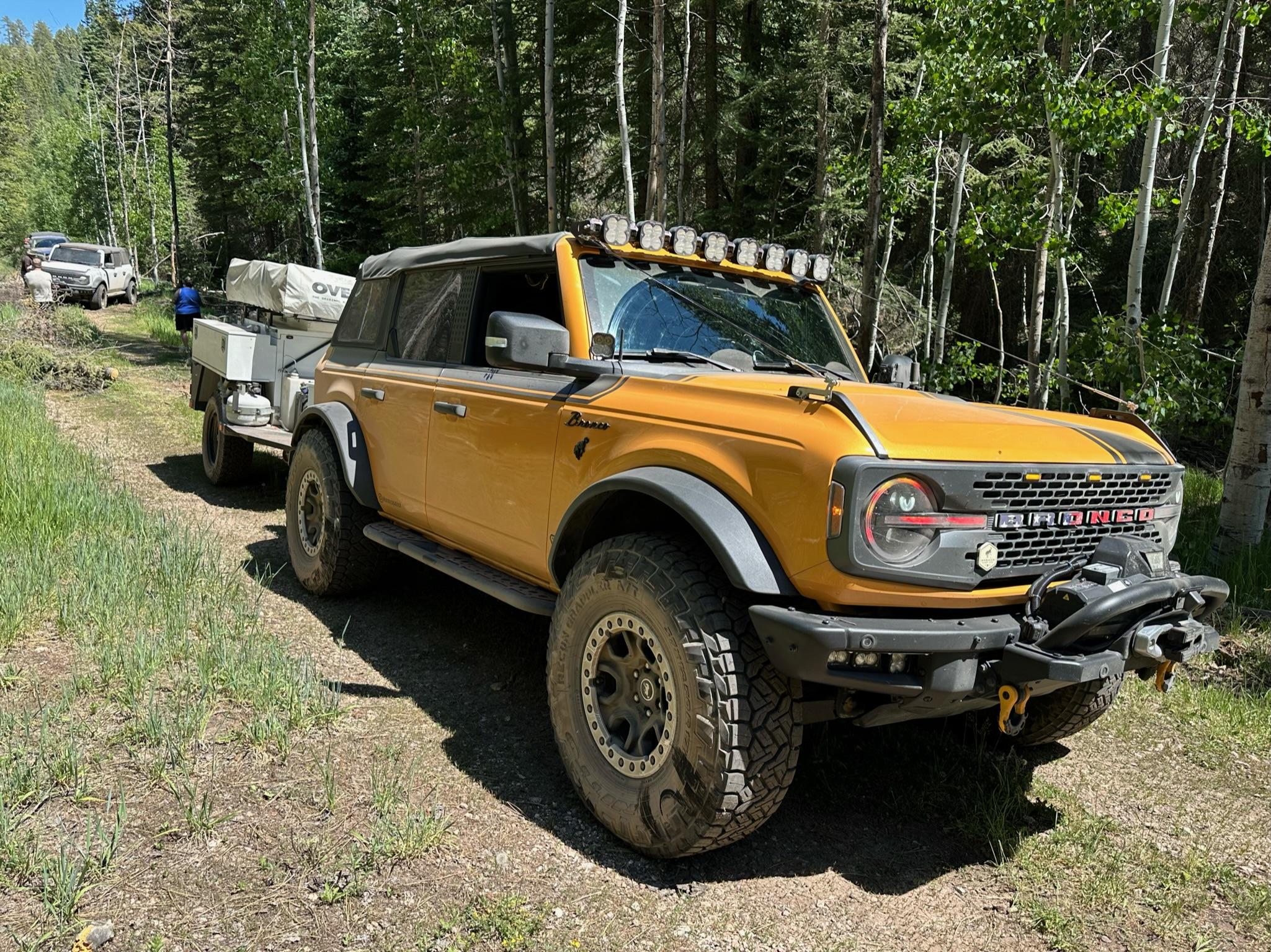 Ford Bronco Broncos on the trails in Arizona GC13