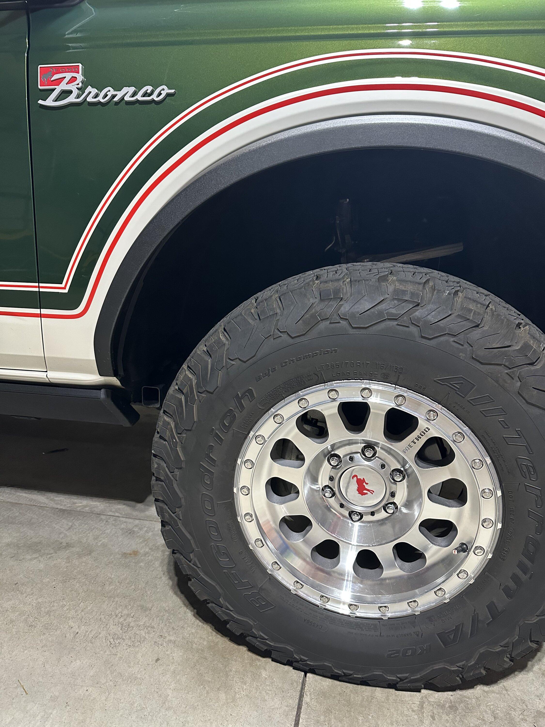 Ford Bronco Eruption Green Retromod with Ranger Stripes IMG-2801