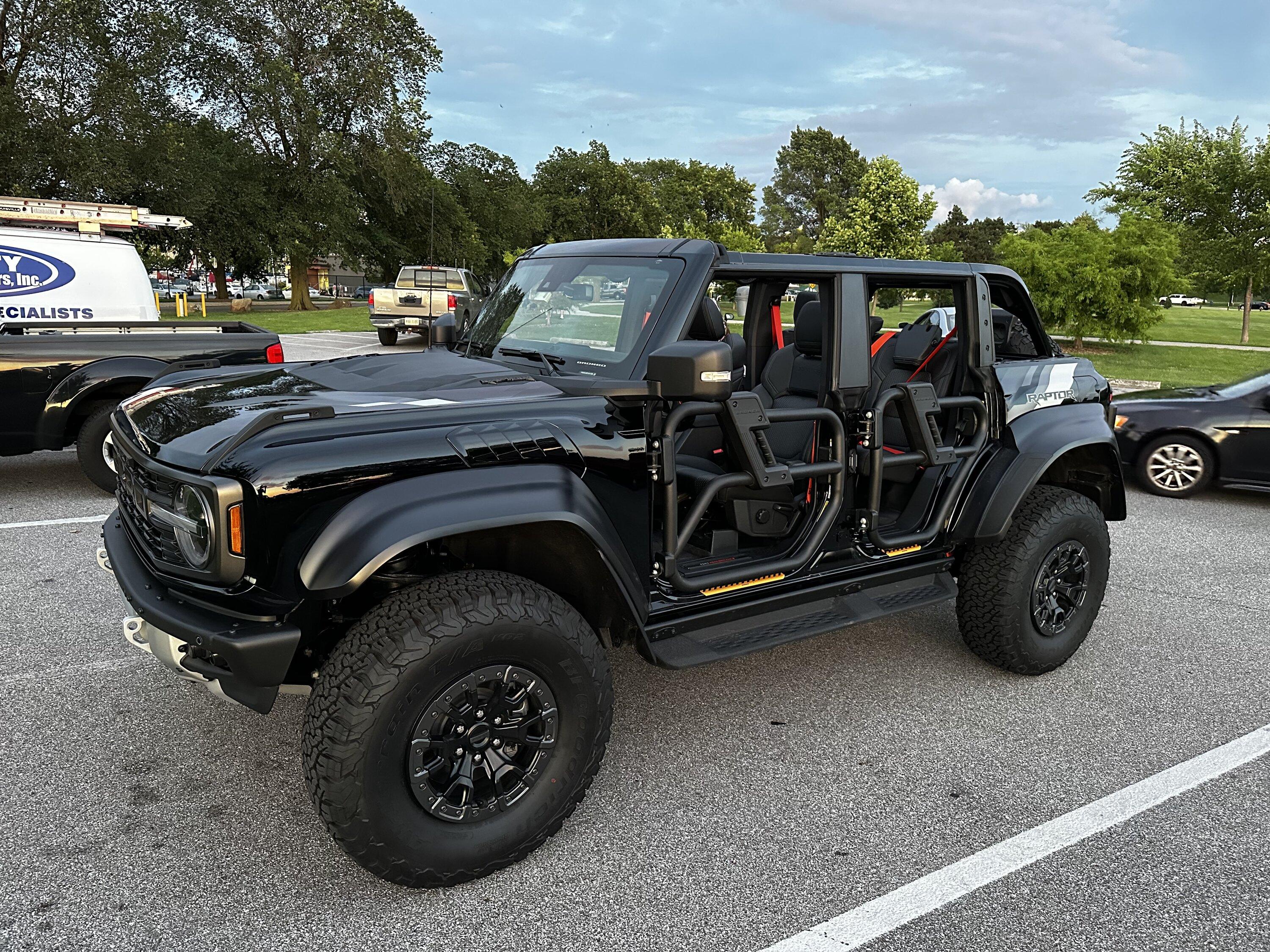 Ford Bronco SHADOW BLACK Bronco Club IMG_0441