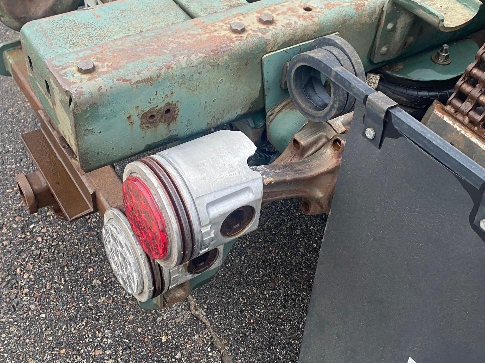 Ford Bronco International R-202 3-4