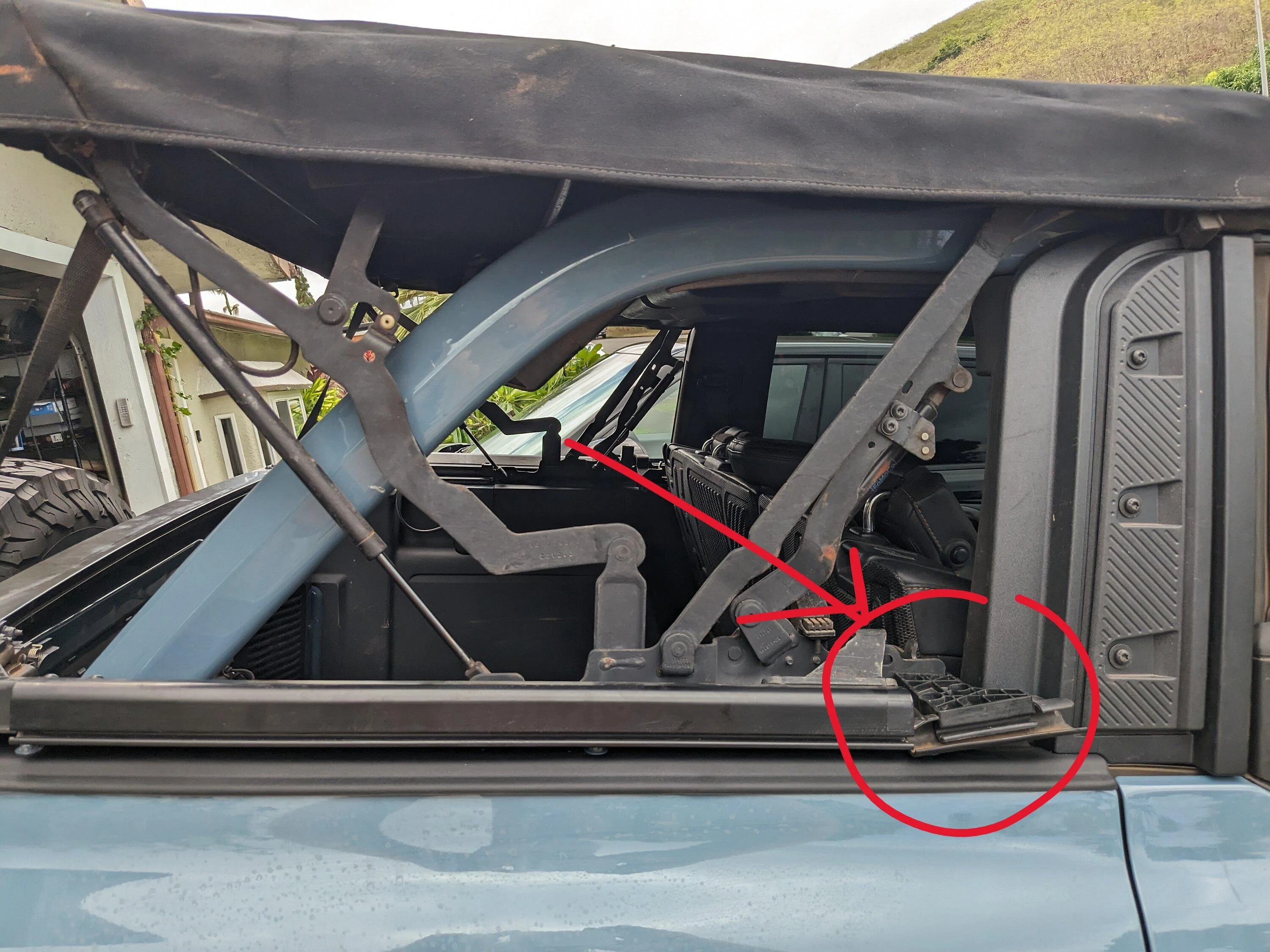 Ford Bronco broken plastic part on soft-top. cannot figure out the part PXL_20230713_233847263
