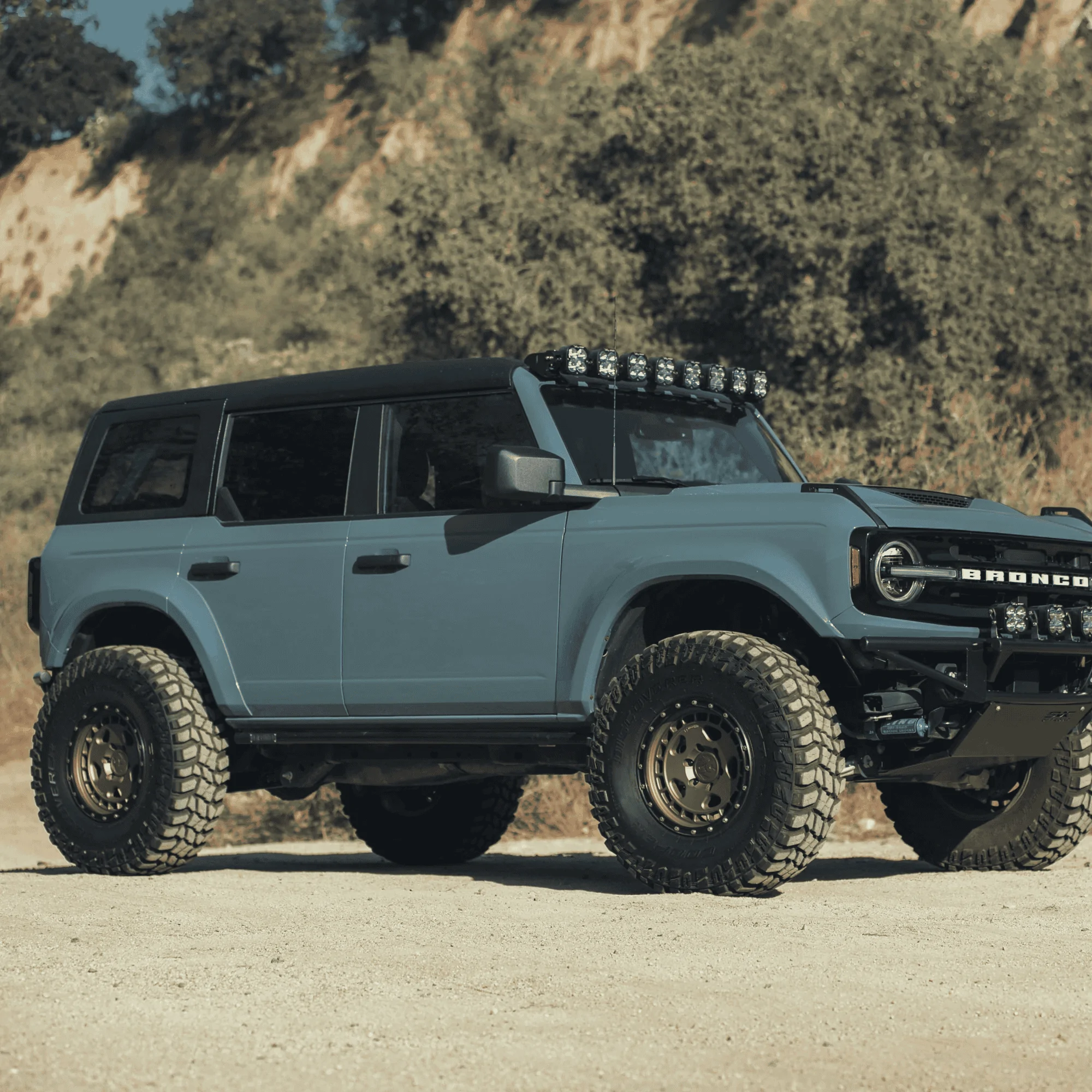 Ford Bronco Fixed roof Bronco 1689370531682